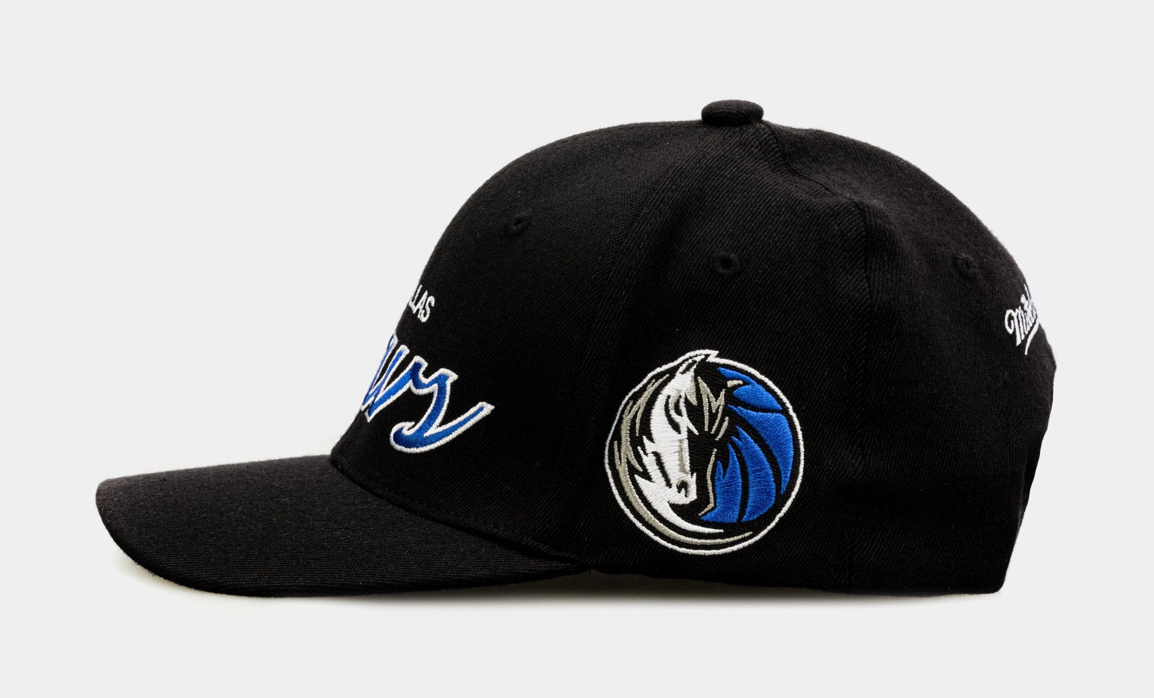 Mitchell & NESS Dallas Mavericks Team Script 2.0 Mens Snapback Hat (Black)