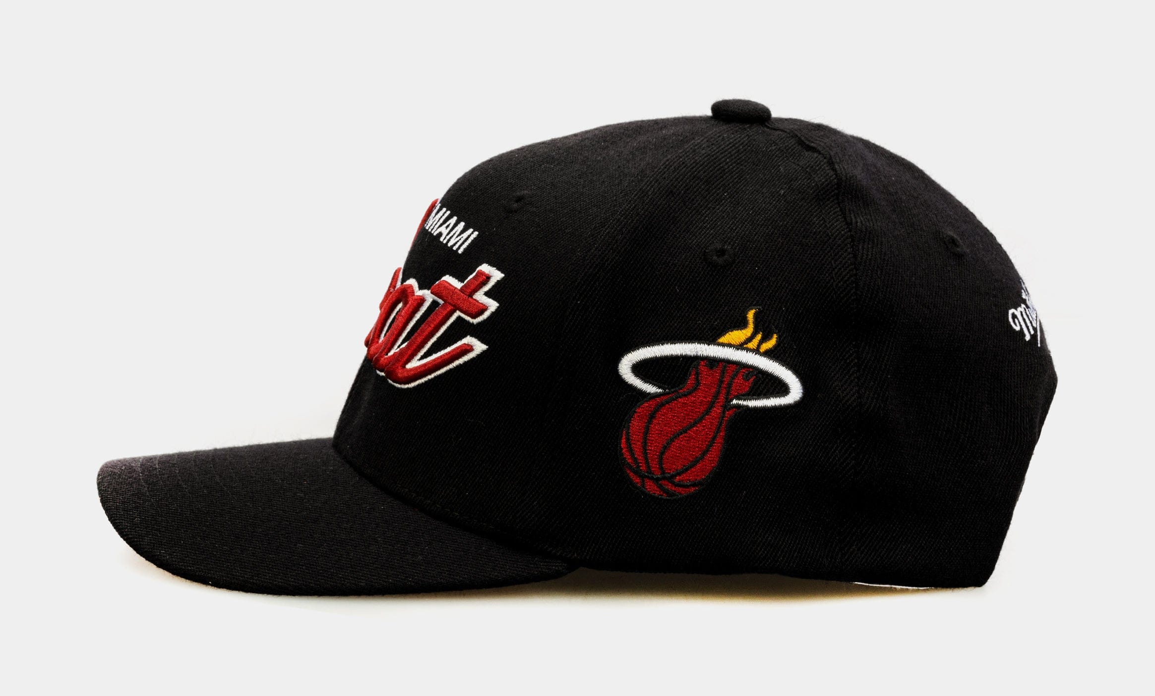 Mitchell & NESS Miami Heat Team Script 2.0 Mens Snapback Hat (Black)