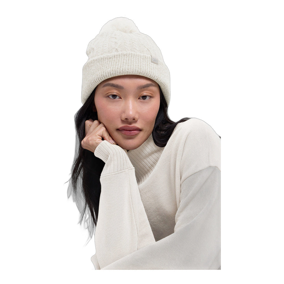 ALO Yoga alo Cable Knit Winter Bliss Beanie - Ivory