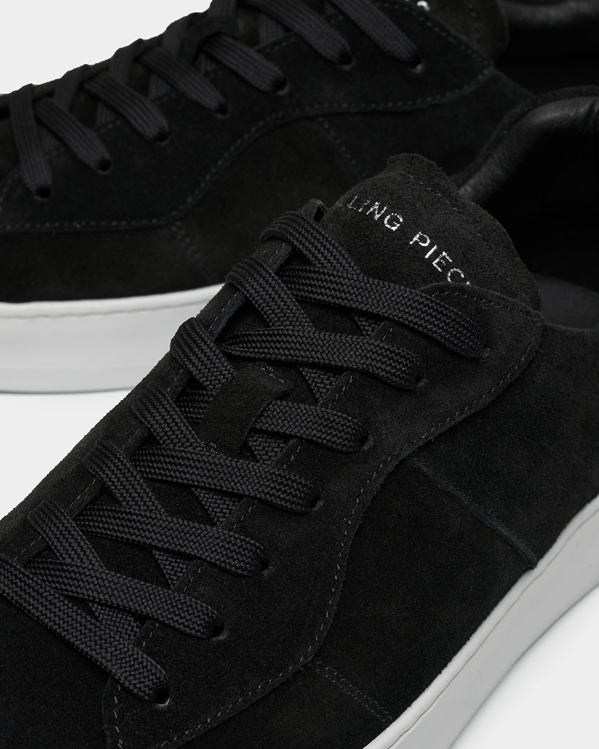 Conventional Court Suede Black