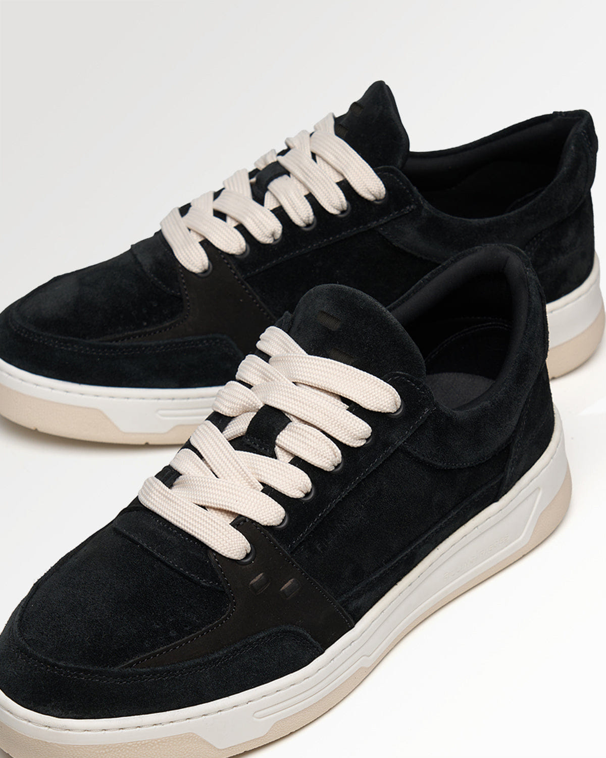 Trend Maven Low Vise Suede Black