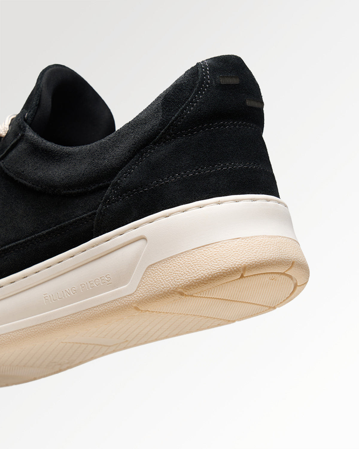 Trend Maven Low Vise Suede Black