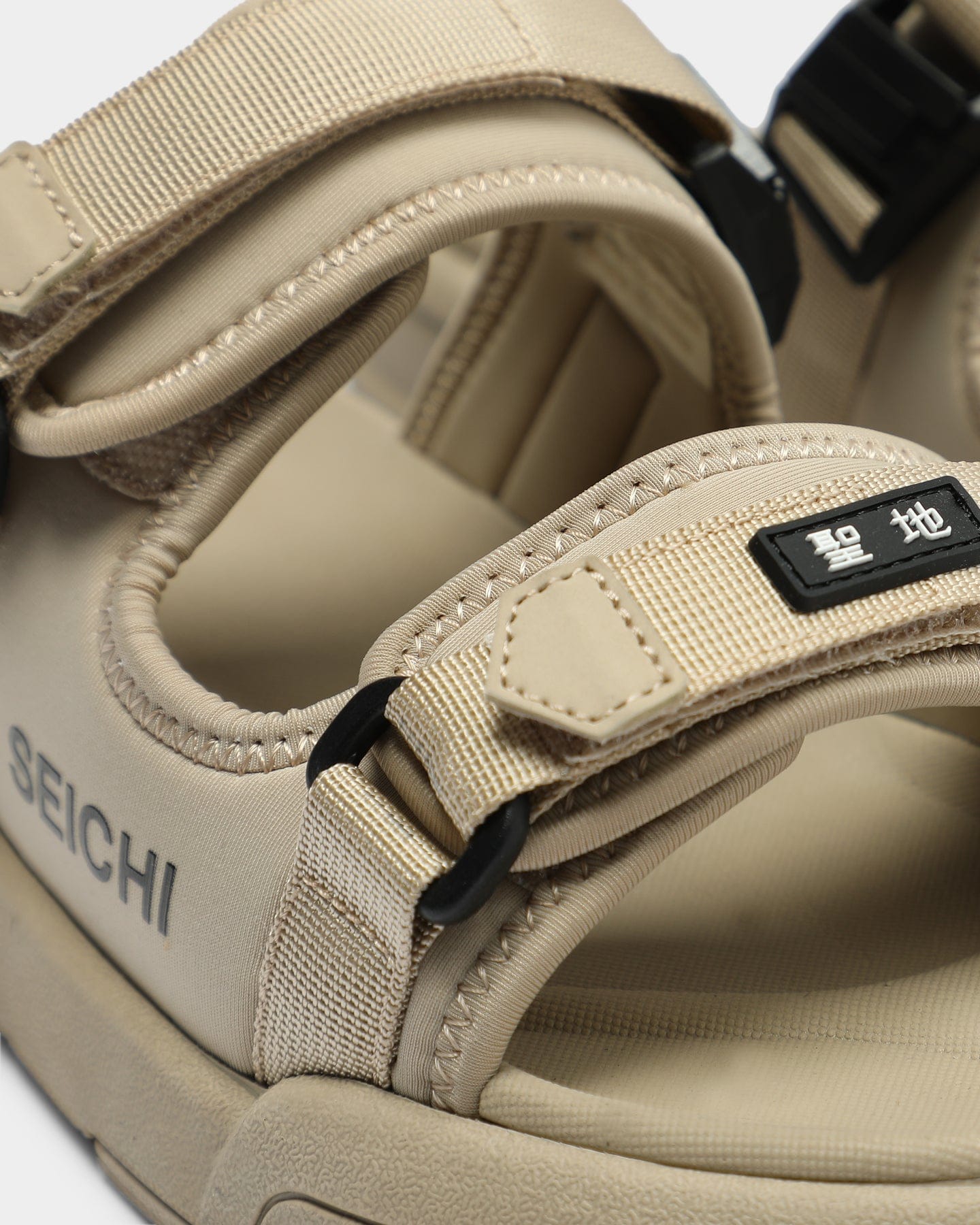 Seichi Sandoru Ni Shoes Stone