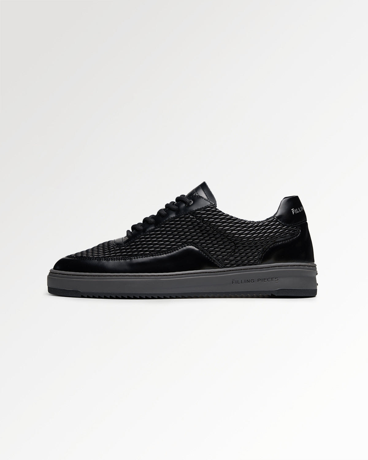 Conventional Mondo Reed Black