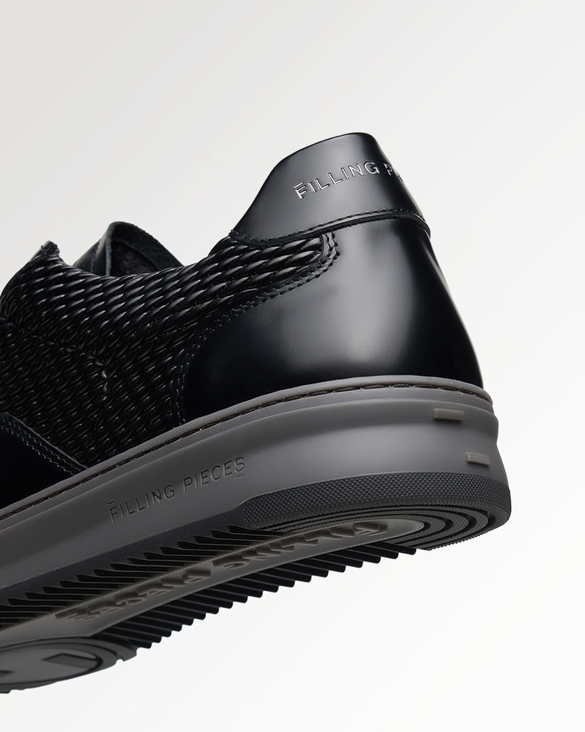 Conventional Mondo Reed Black