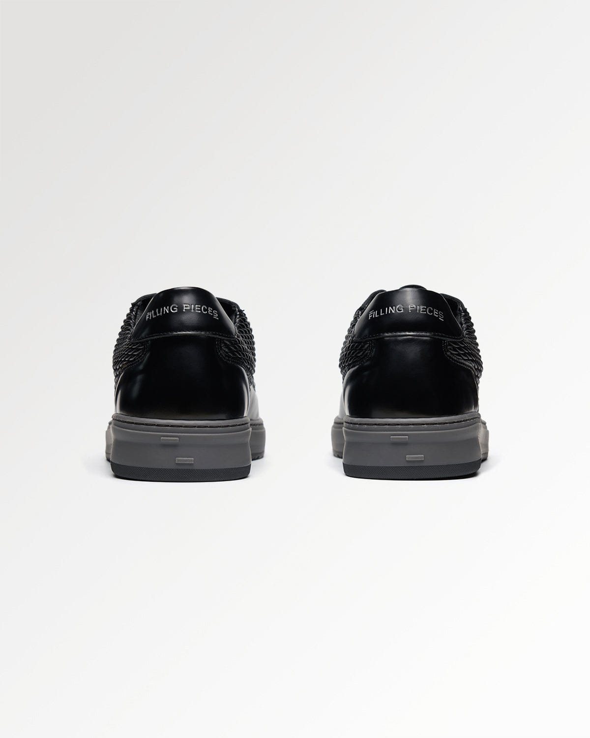 Conventional Mondo Reed Black