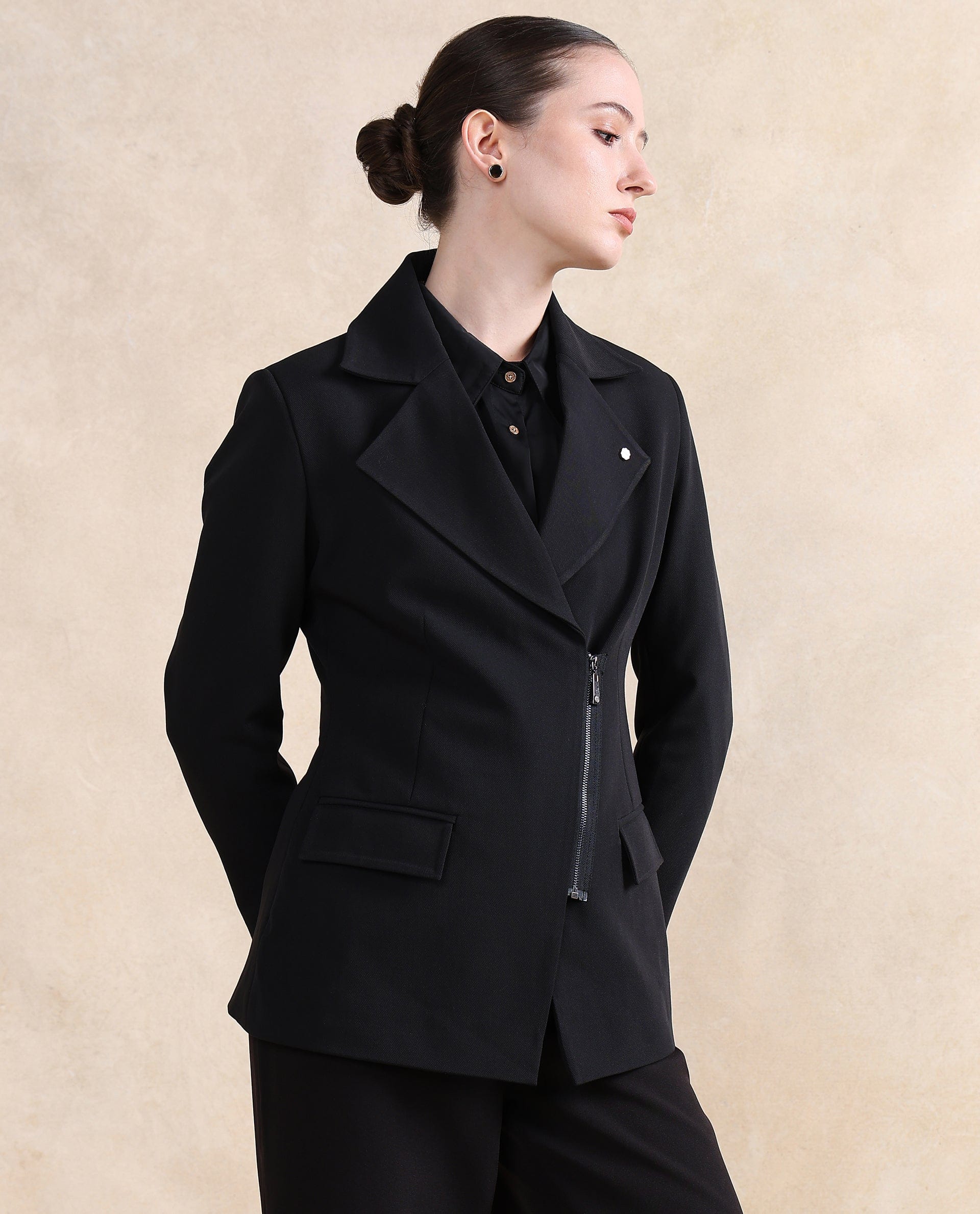 Rareism Women's Versto Black Lapel Neck Plain Regular Fit Jacket