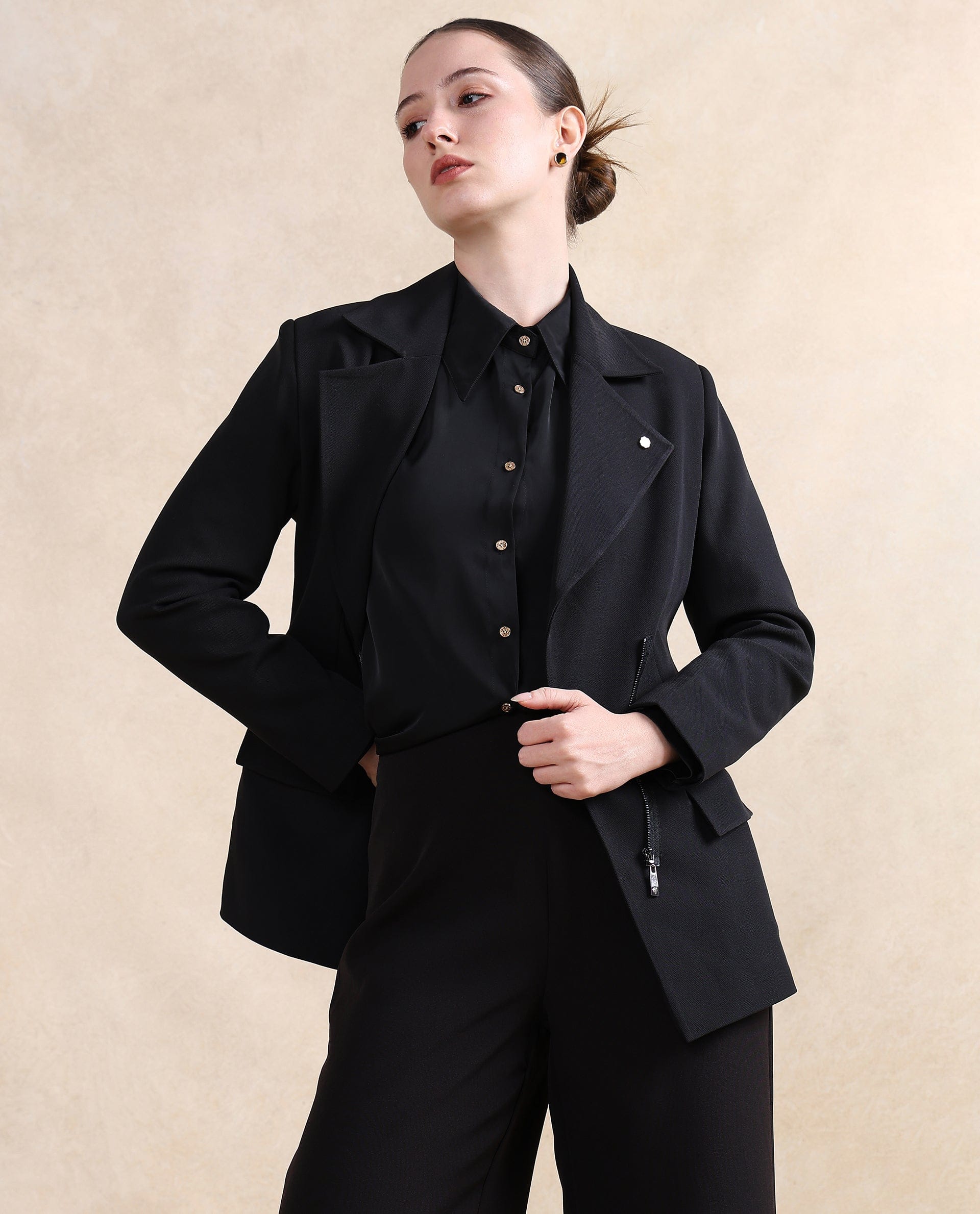 Rareism Women's Versto Black Lapel Neck Plain Regular Fit Jacket