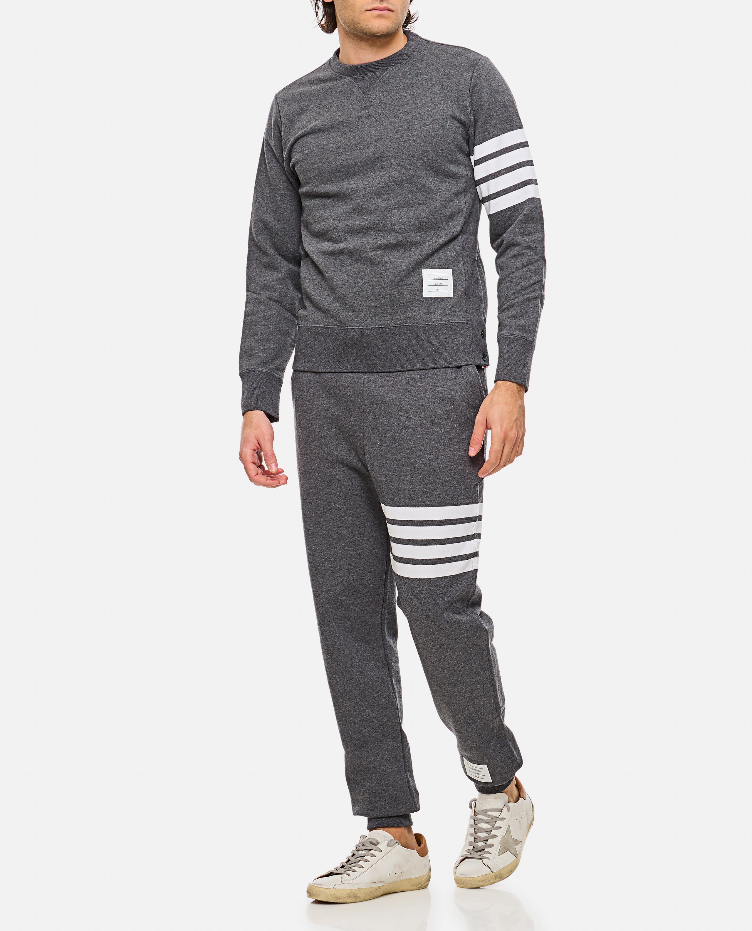 Thom Browne PANTALONE DA JOGGING CLASSICO CON 4 RIGHE STAMPATE