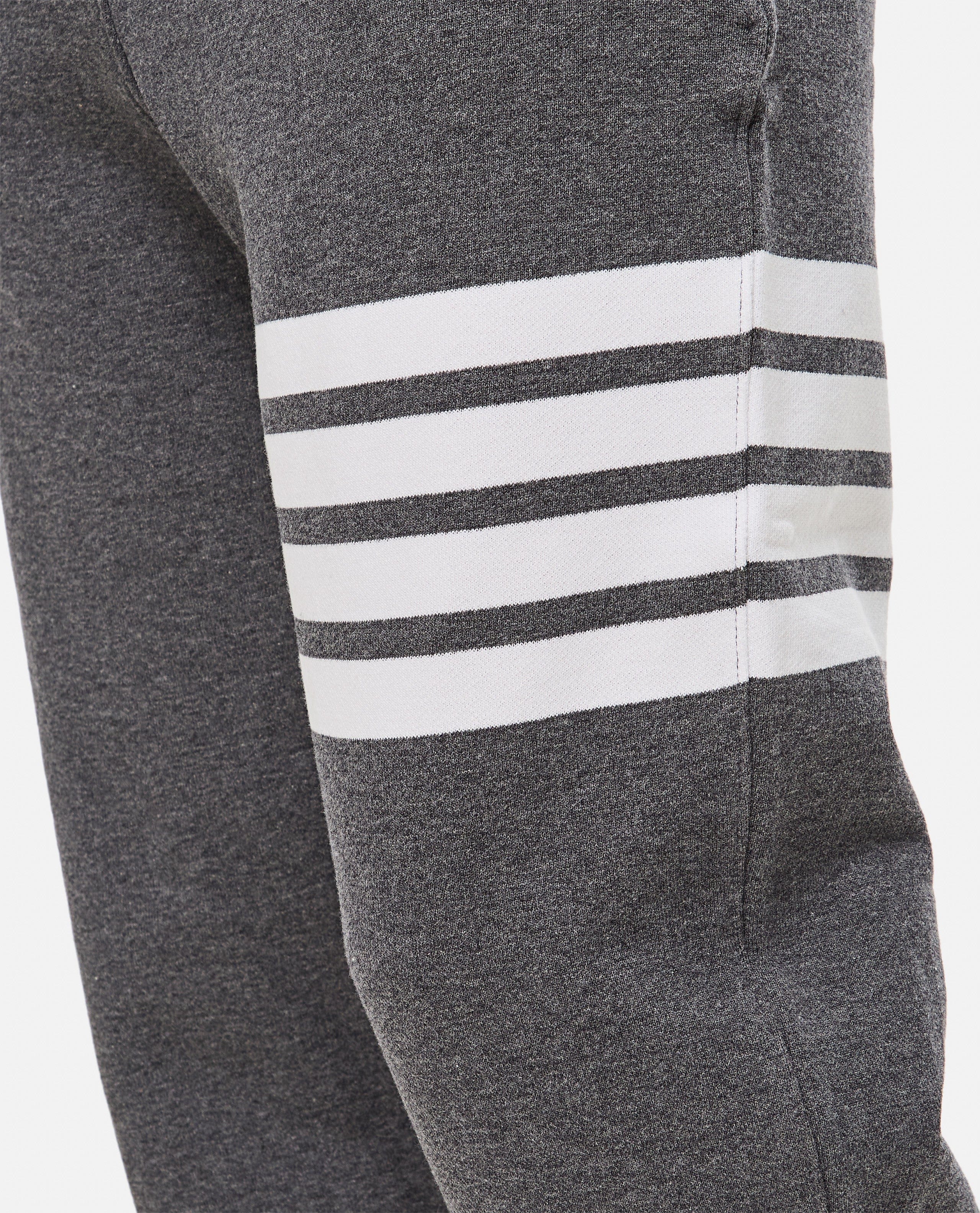 Thom Browne PANTALONE DA JOGGING CLASSICO CON 4 RIGHE STAMPATE