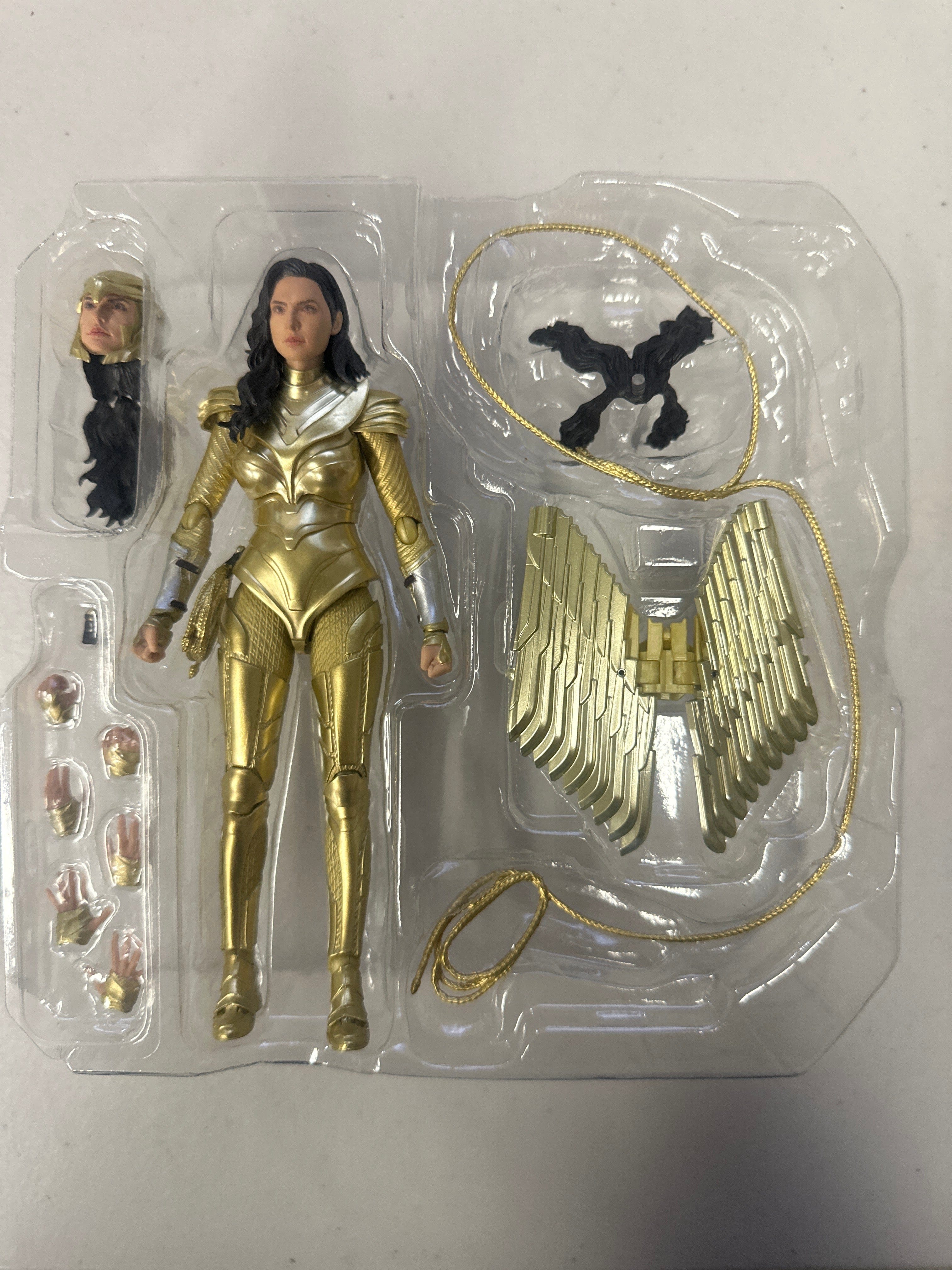 Bandai **Open Box**S.H. Figuarts Wonder Woman Golden Armor (WW84) Wonder Woman 1984 Action Figure