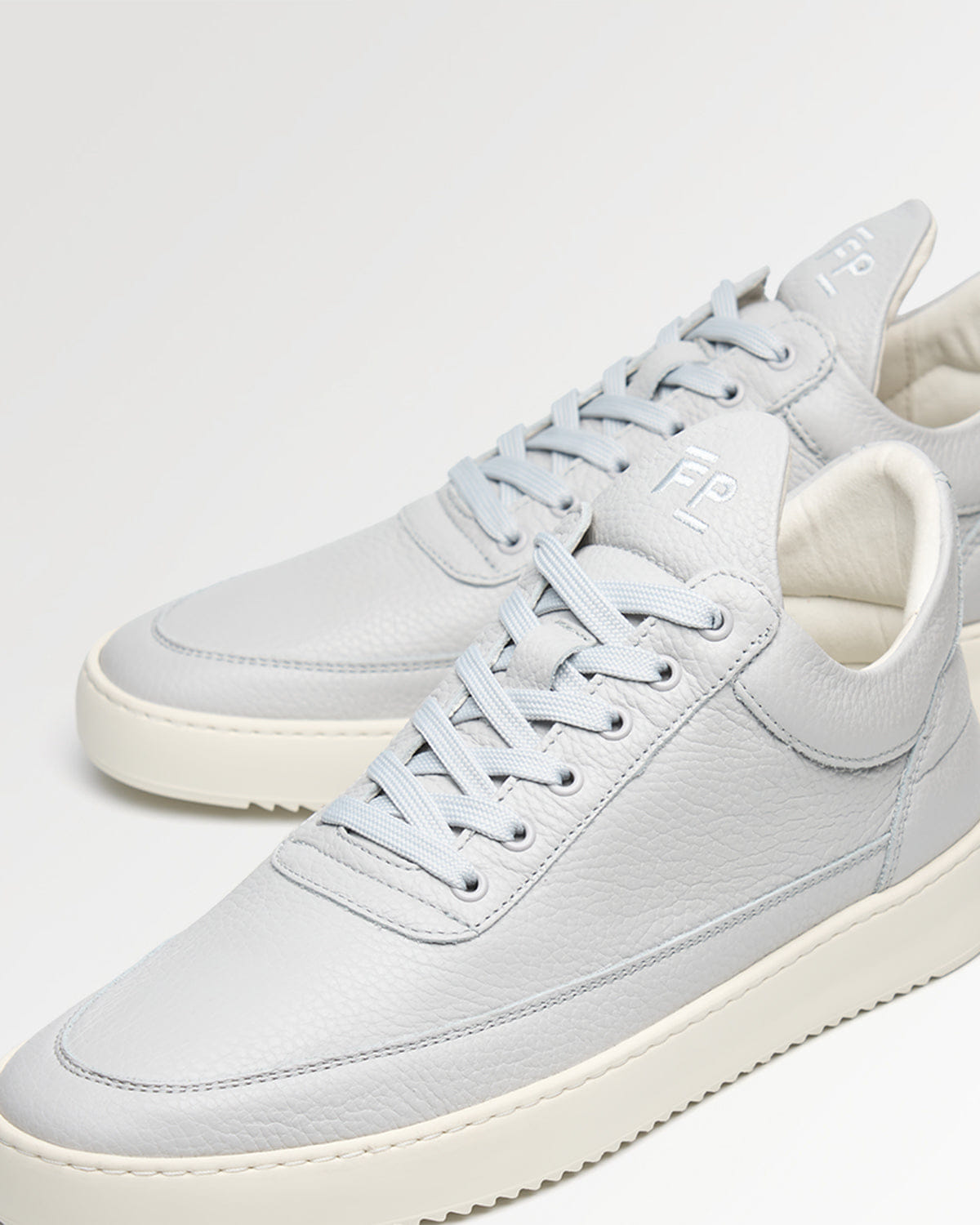 Conventional Low Top Grain Light Grey