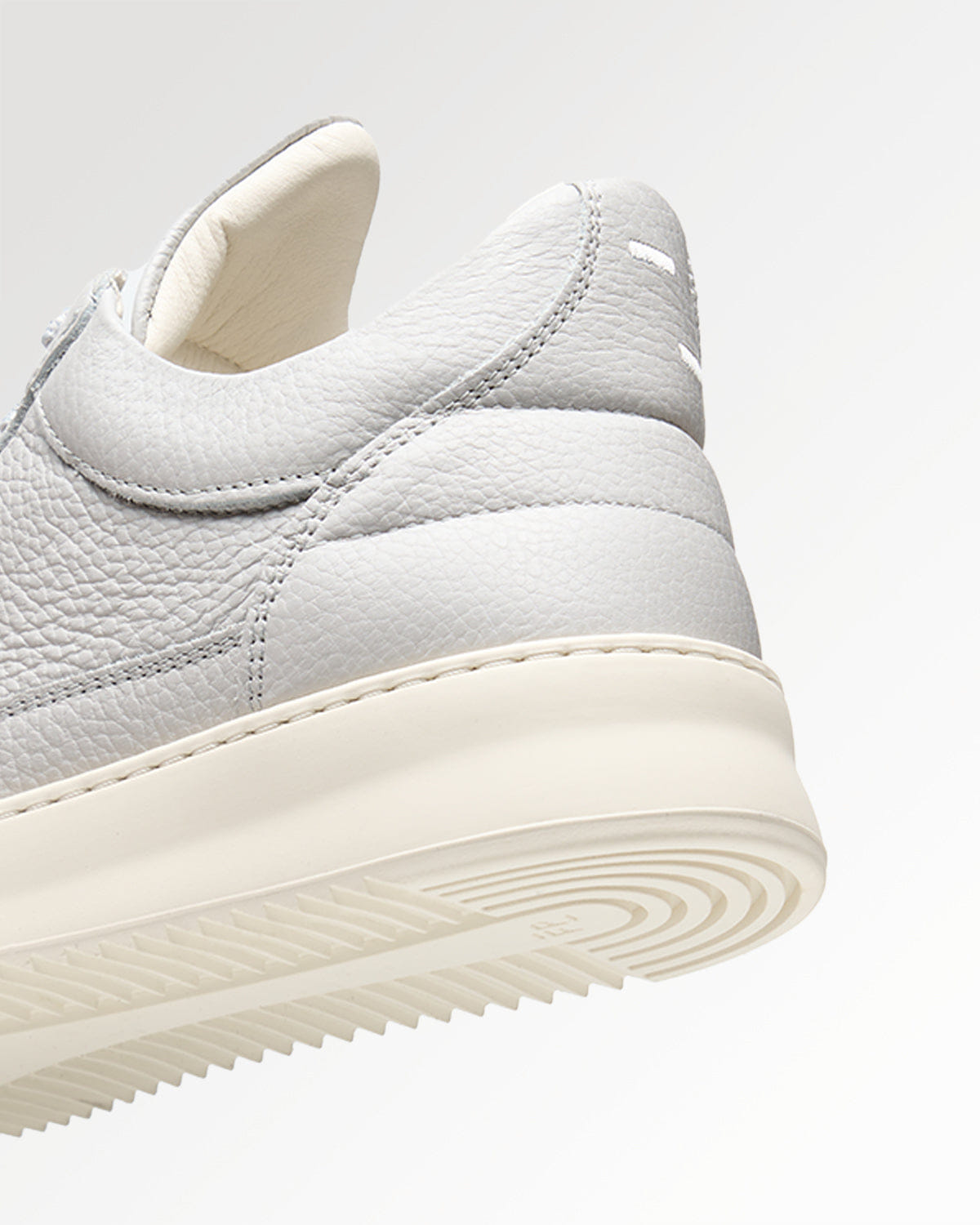 Conventional Low Top Grain Light Grey