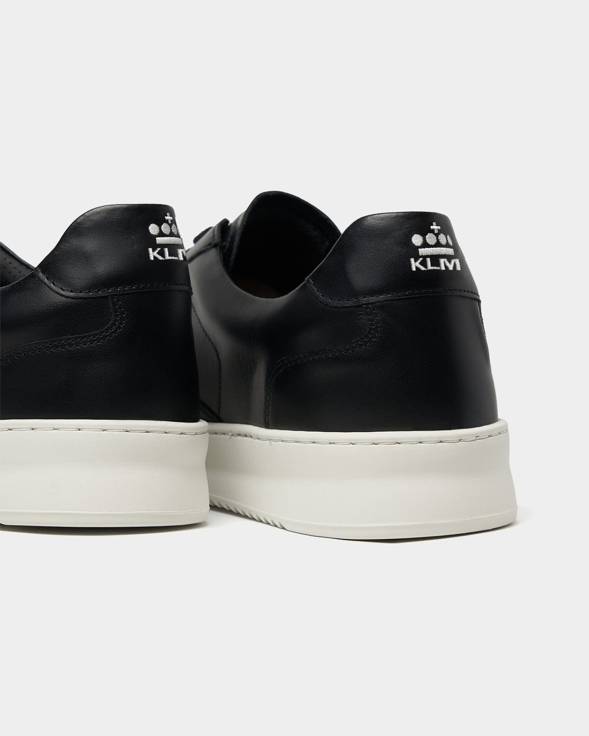 Conventional Mondo KLM Black / White