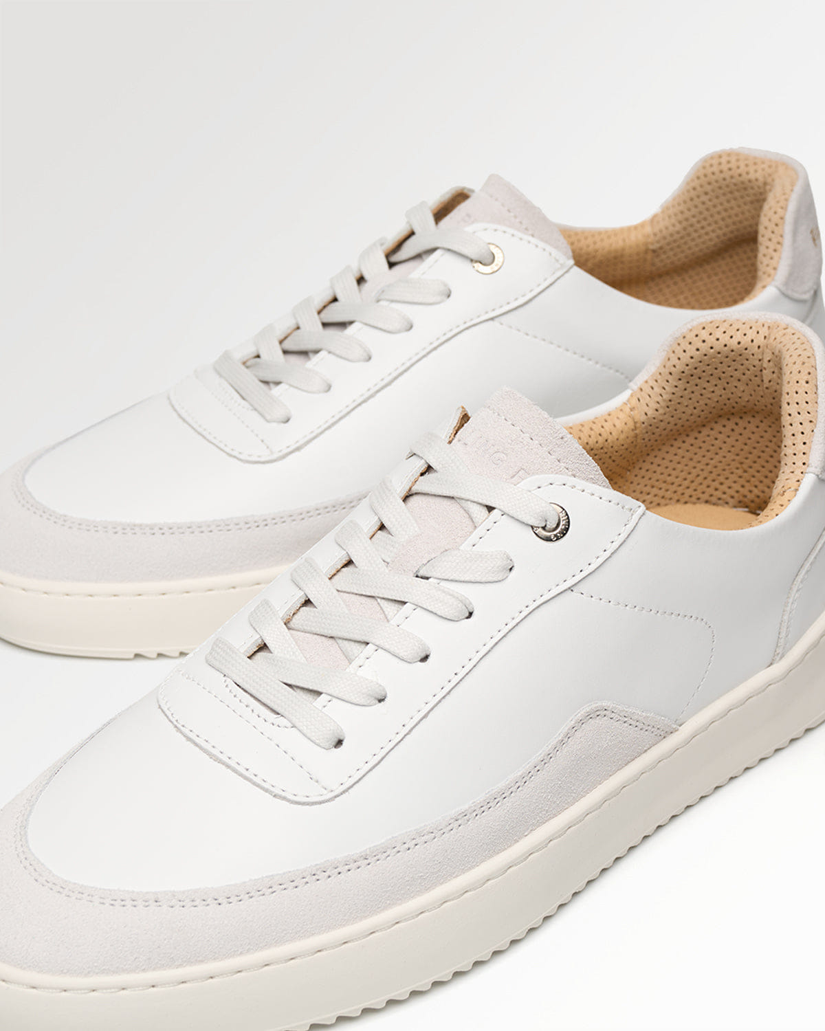 Conventional Mondo Squash Suede White