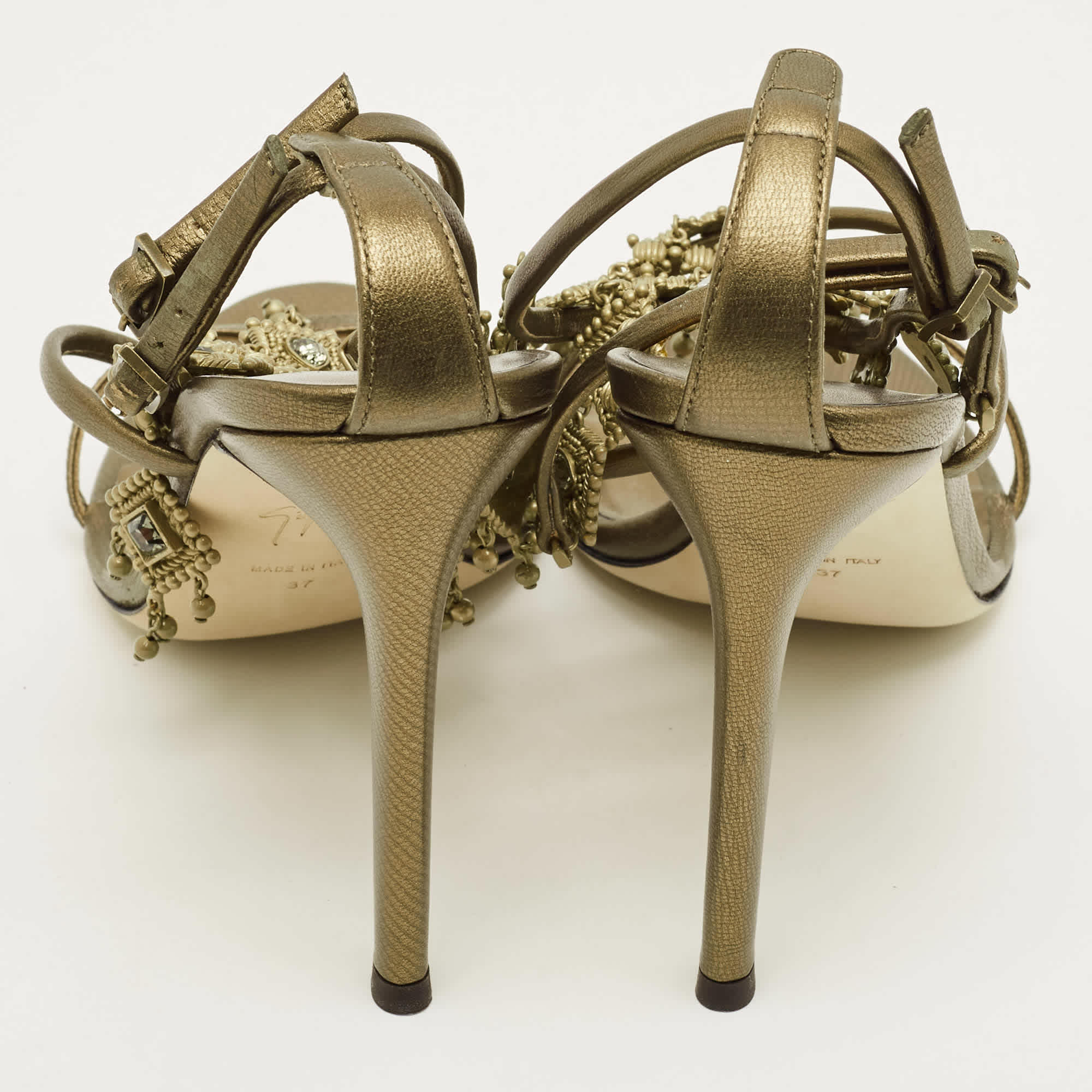 Giuseppe Zanotti Amira