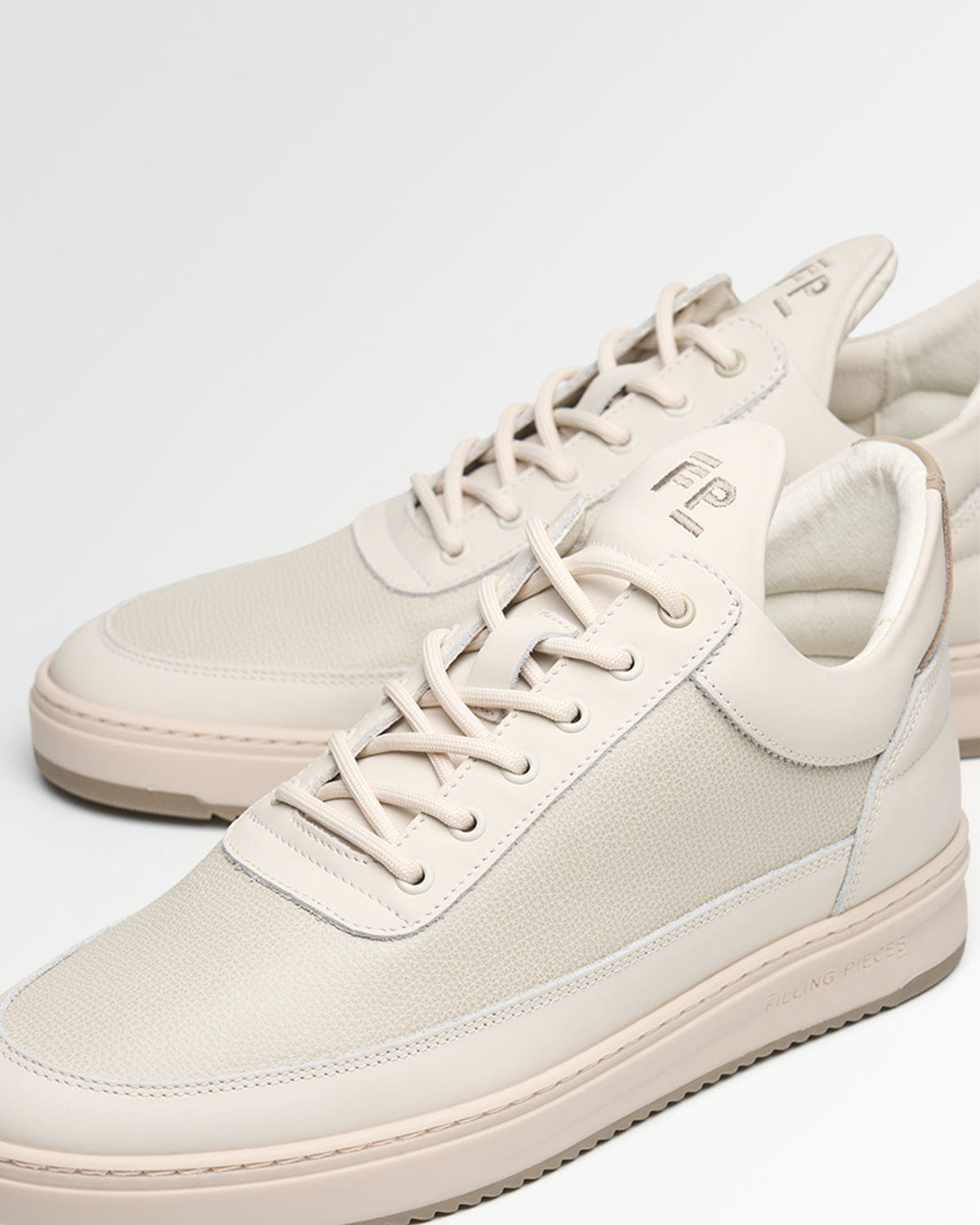 Conventional Low Top Tech Crumbs Off White / Taupe