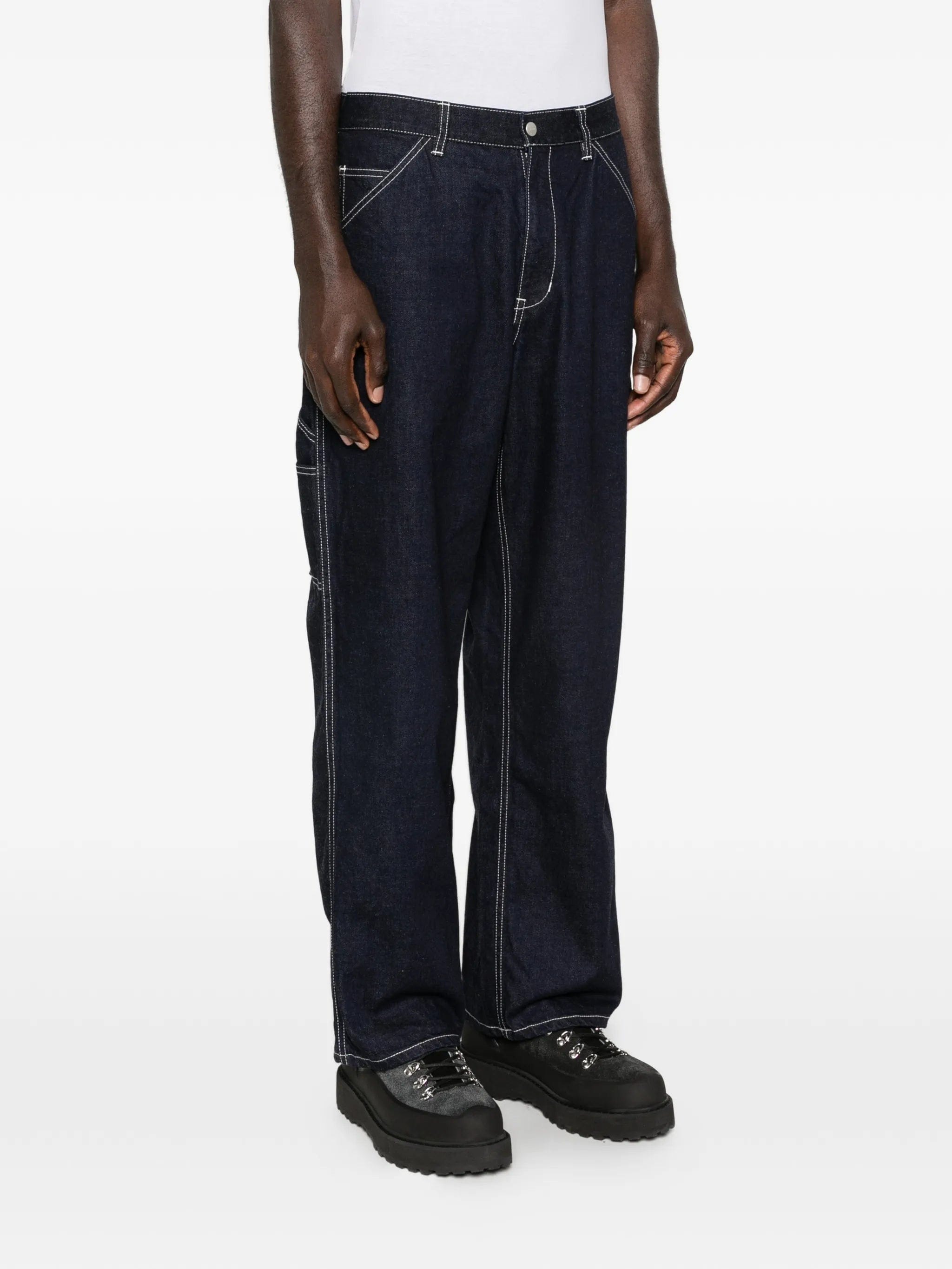 Neighborhood contrast - stitch jeans