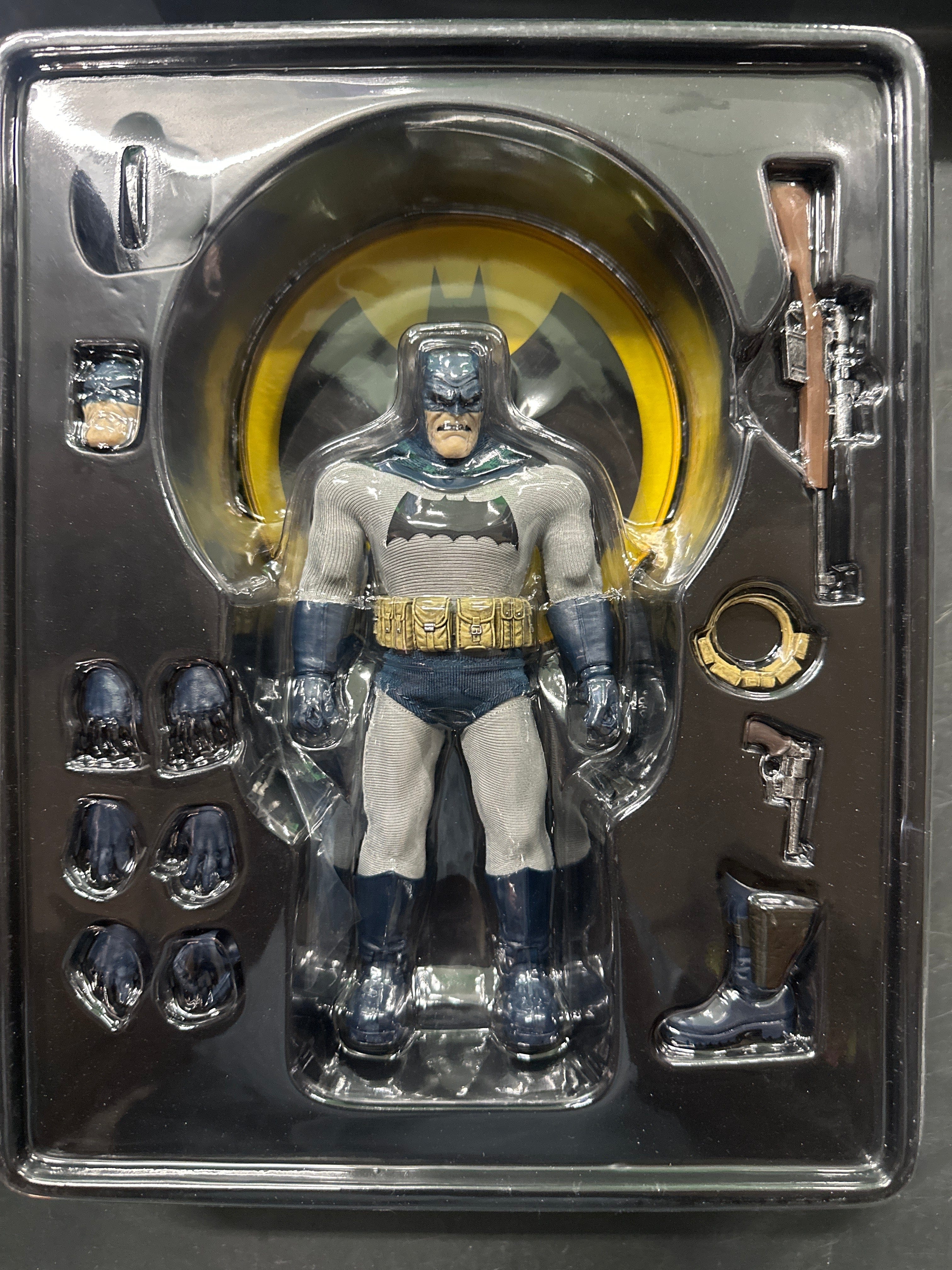 Mezco **Open Box**Mezco One 12 Batman The Dark Knight Returns Mezco Direct Exclusive Action Figure