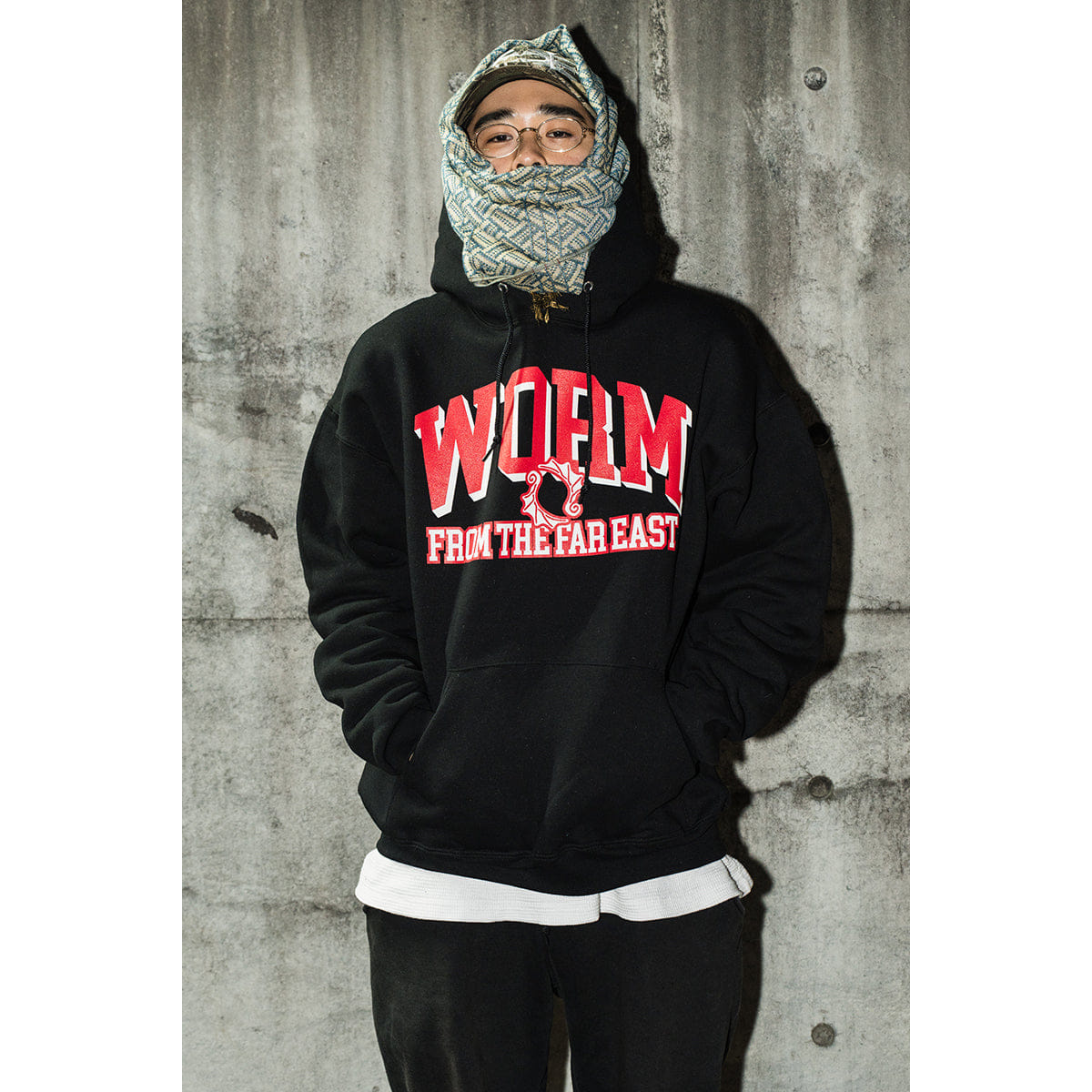 Logo WORM COLLEGE LOGO HOODIE (BLACK)