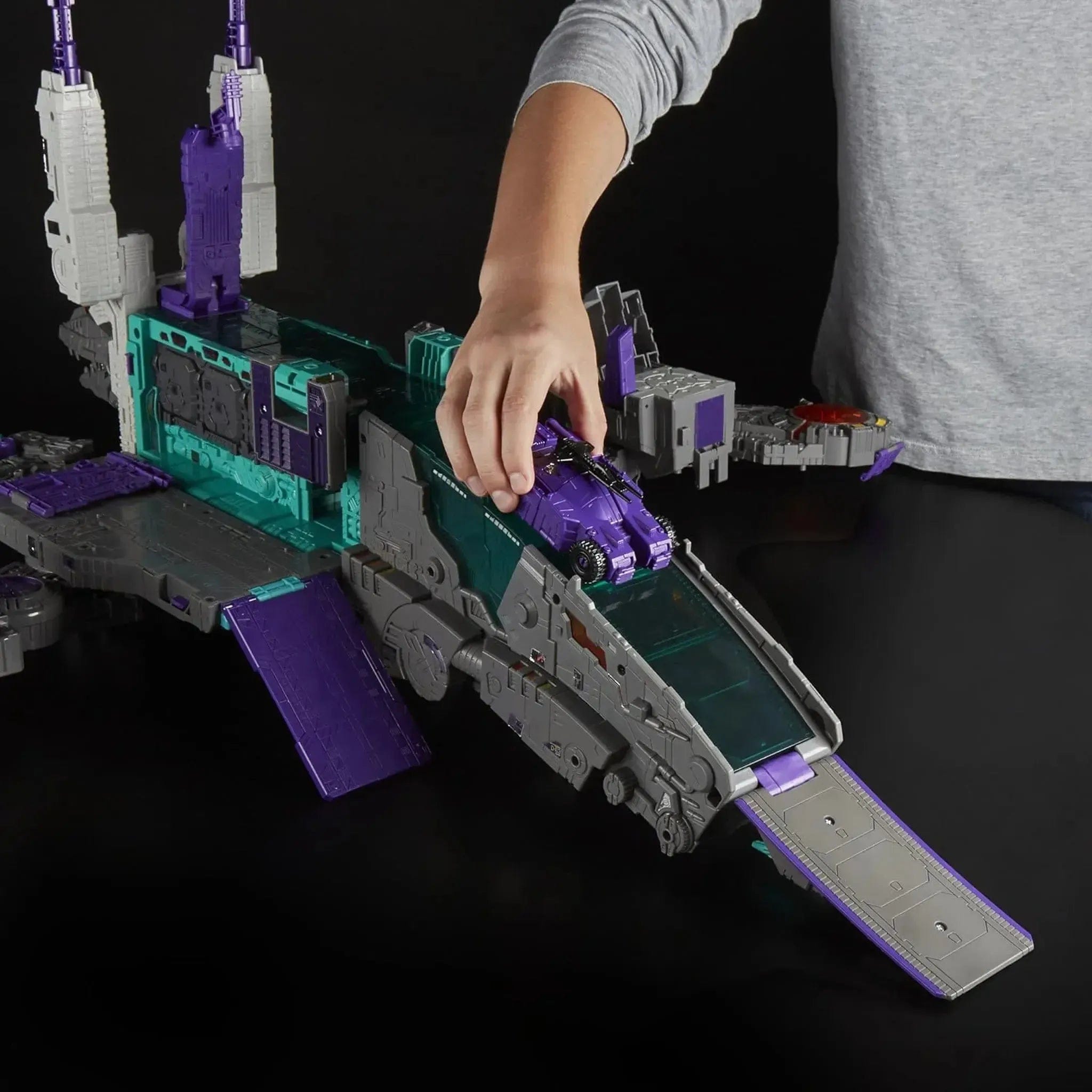 Hasbro Transformers Generations Titans Return - Trypticon Action Figure (18") - Titan Class