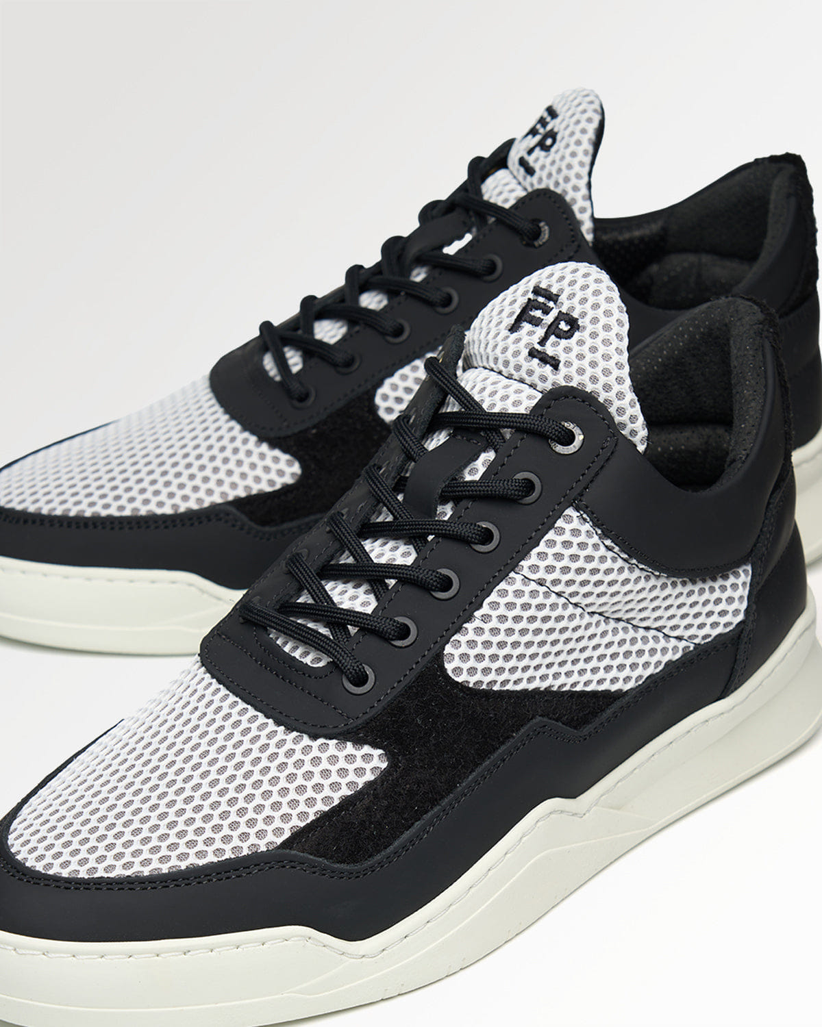 Conventional Low Top Ghost Mesh Black / White