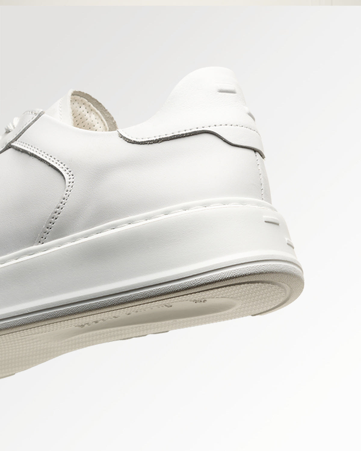 Conventional Evo Court Nappa White