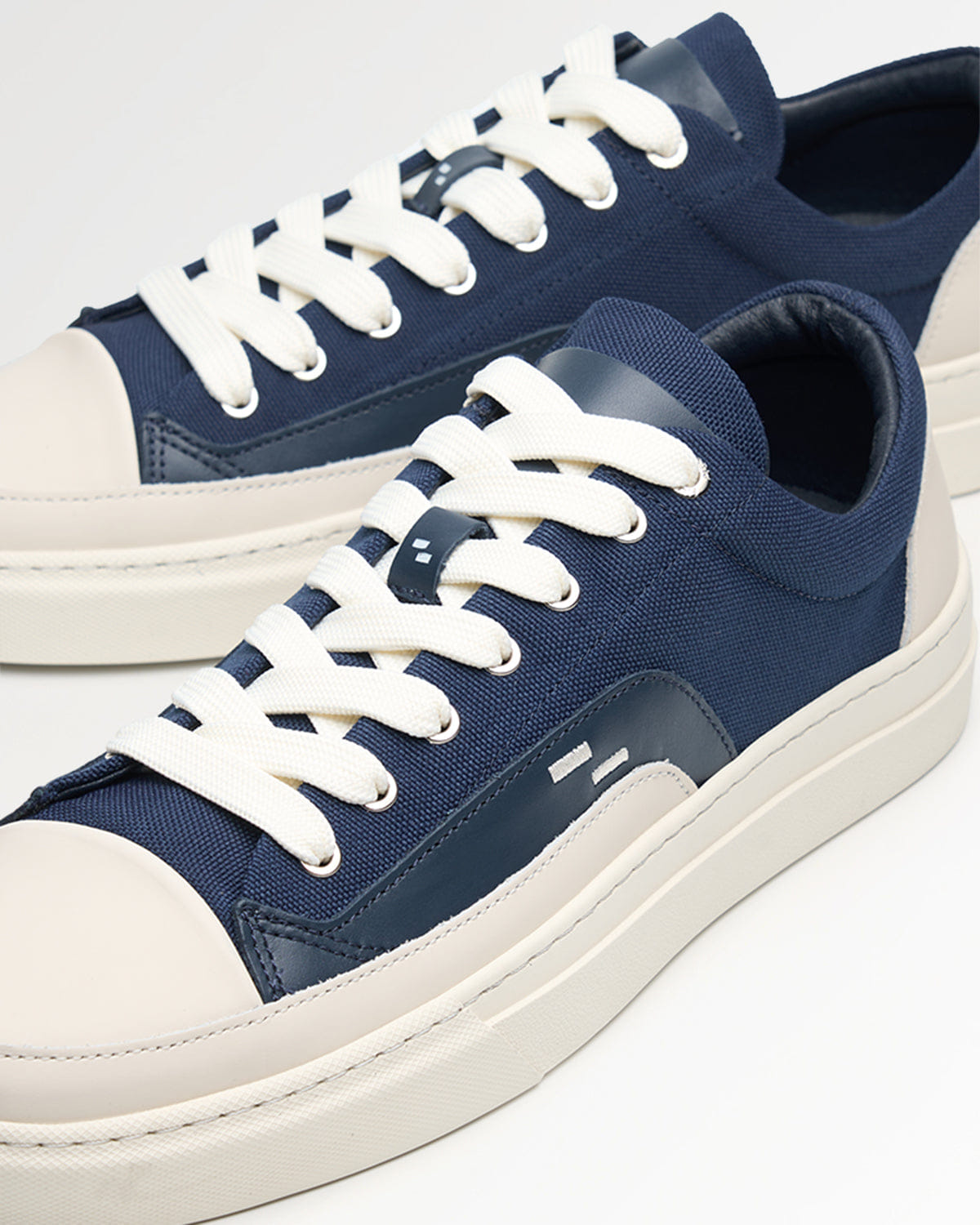 Conventional Riviera Low Navy