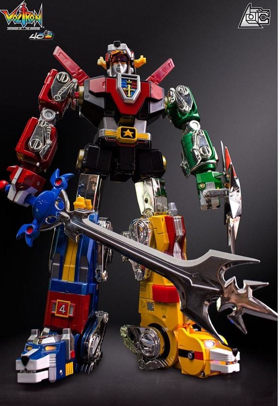 Playmates Voltron 40th Anniversary Gift Set with Light up Sound Base Action Figure