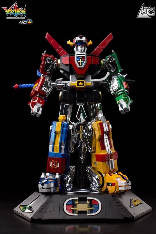 Playmates Voltron 40th Anniversary Gift Set with Light up Sound Base Action Figure