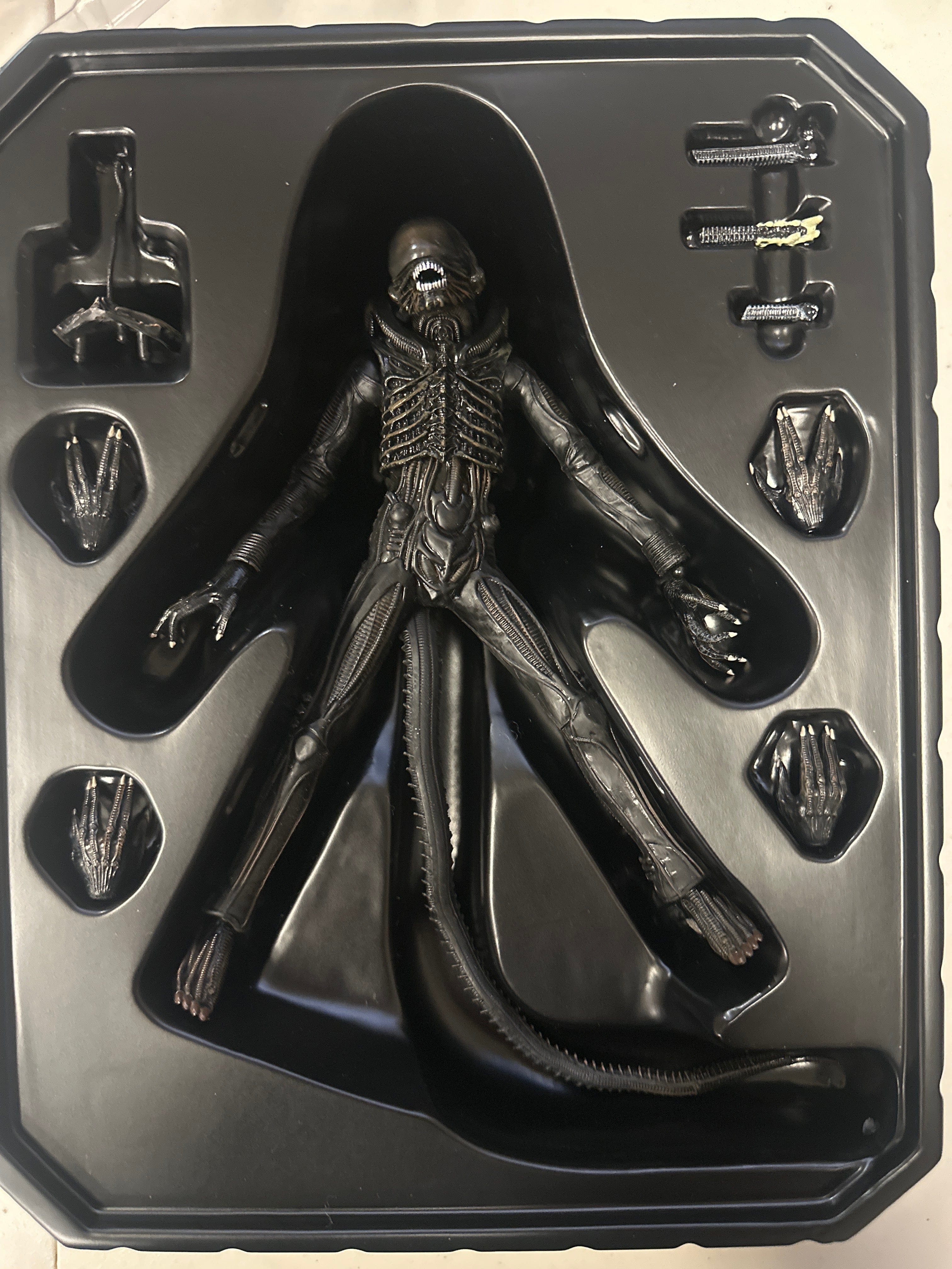 Mezco **Open Box**Mezco One 12 Alien Action Figure