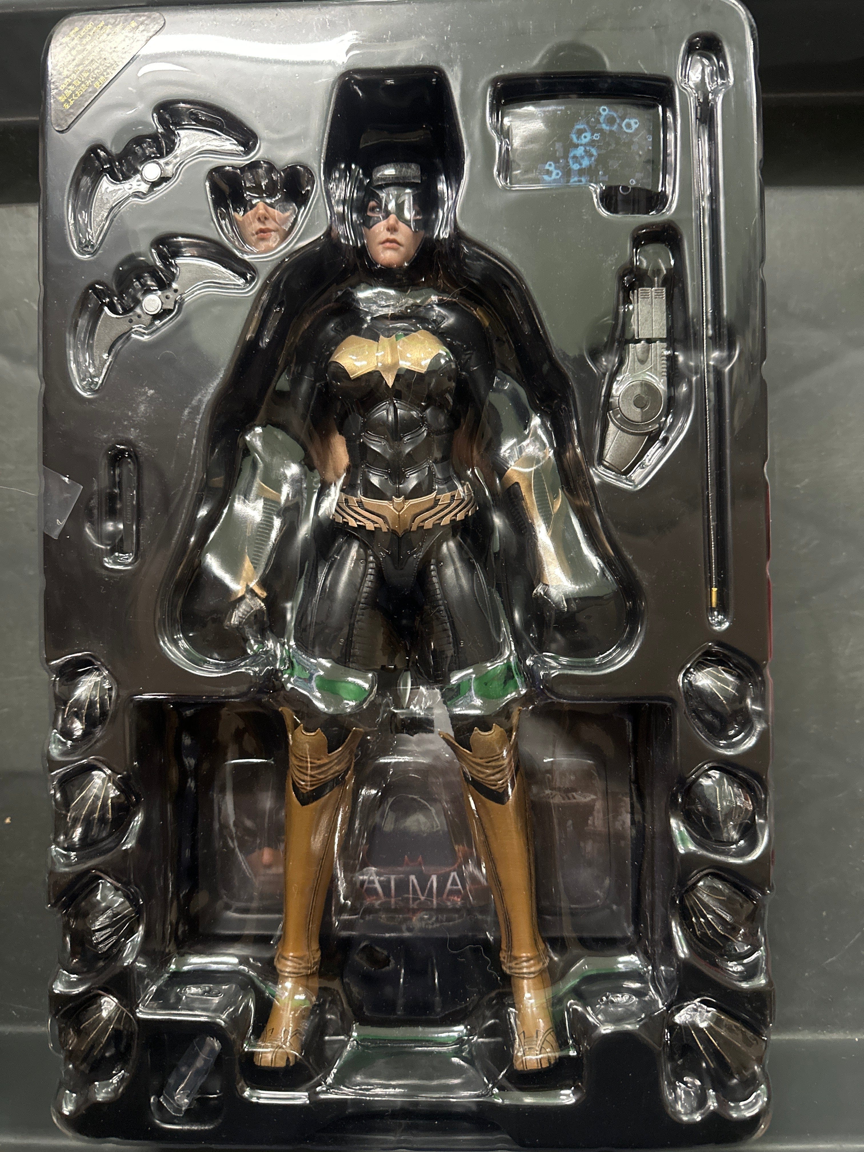 Sideshow **Open Box**Hot Toys 1/6 Scale Arkham Knight Batgirl VGM040 Action Figure