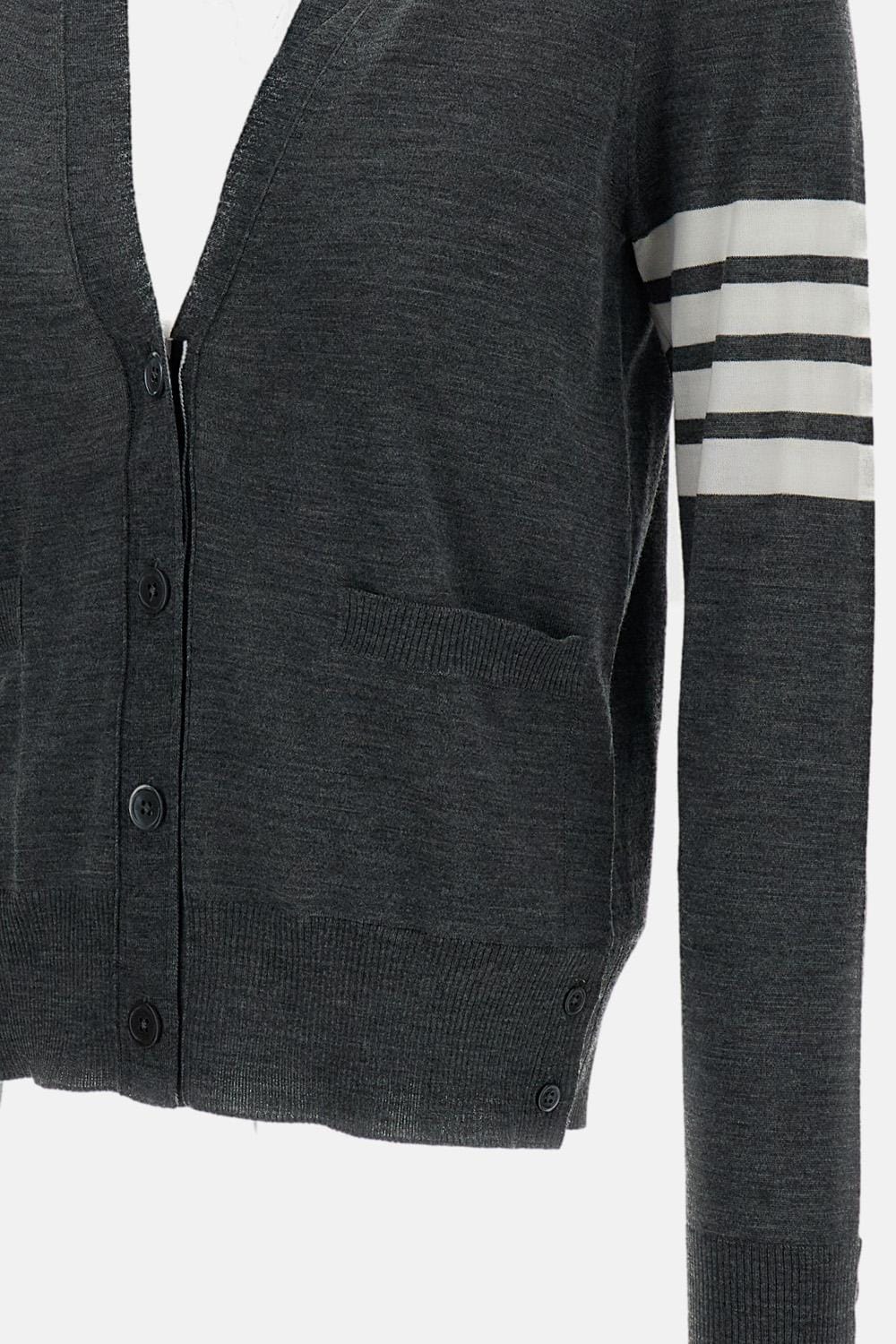 Thom Browne CARDIGAN SCOLLO A V 4 - BAR