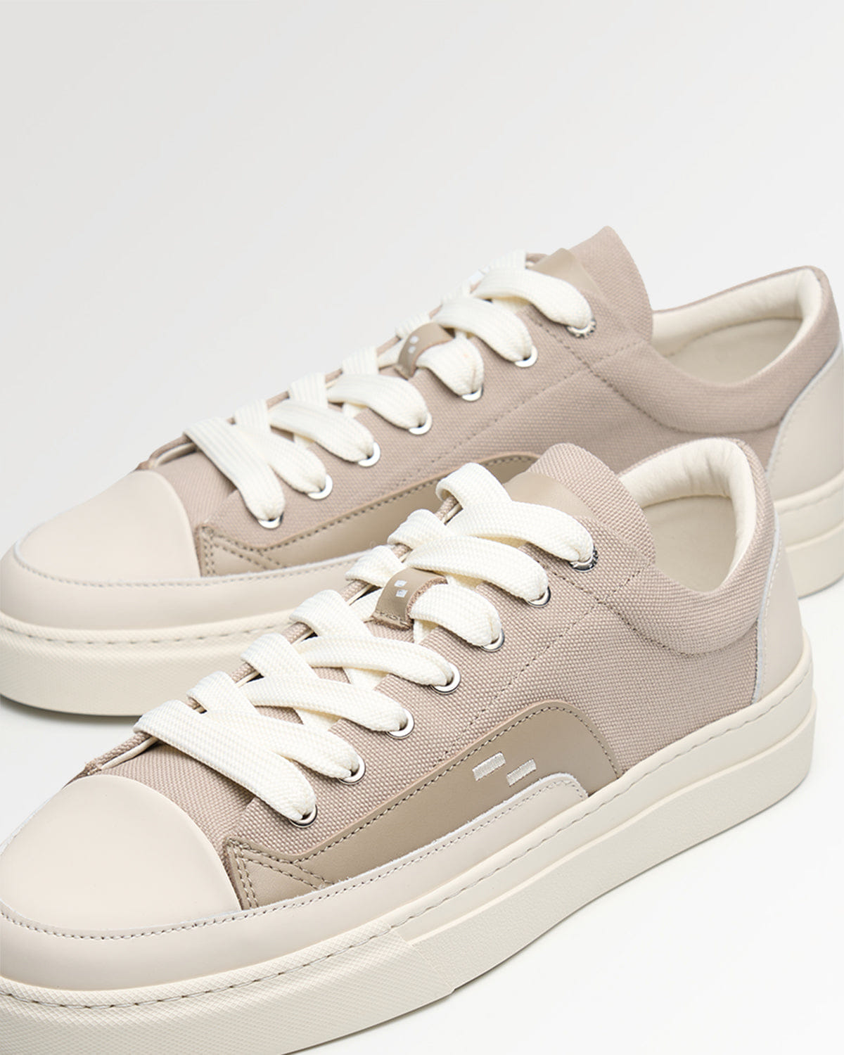 Conventional Riviera Low Beige