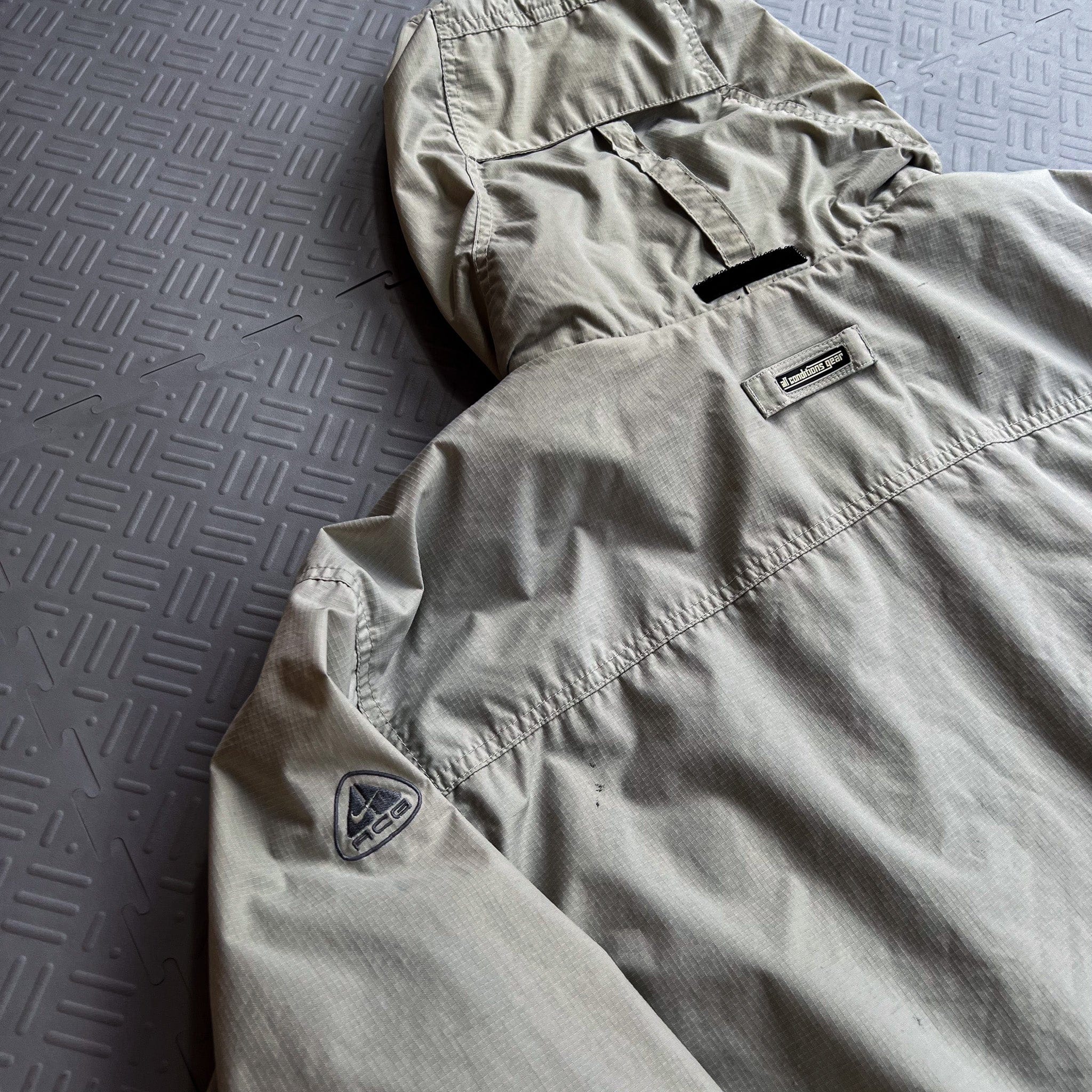 Nike ACG Vintage 2001 Nike ACG Hooded Jacket (L)