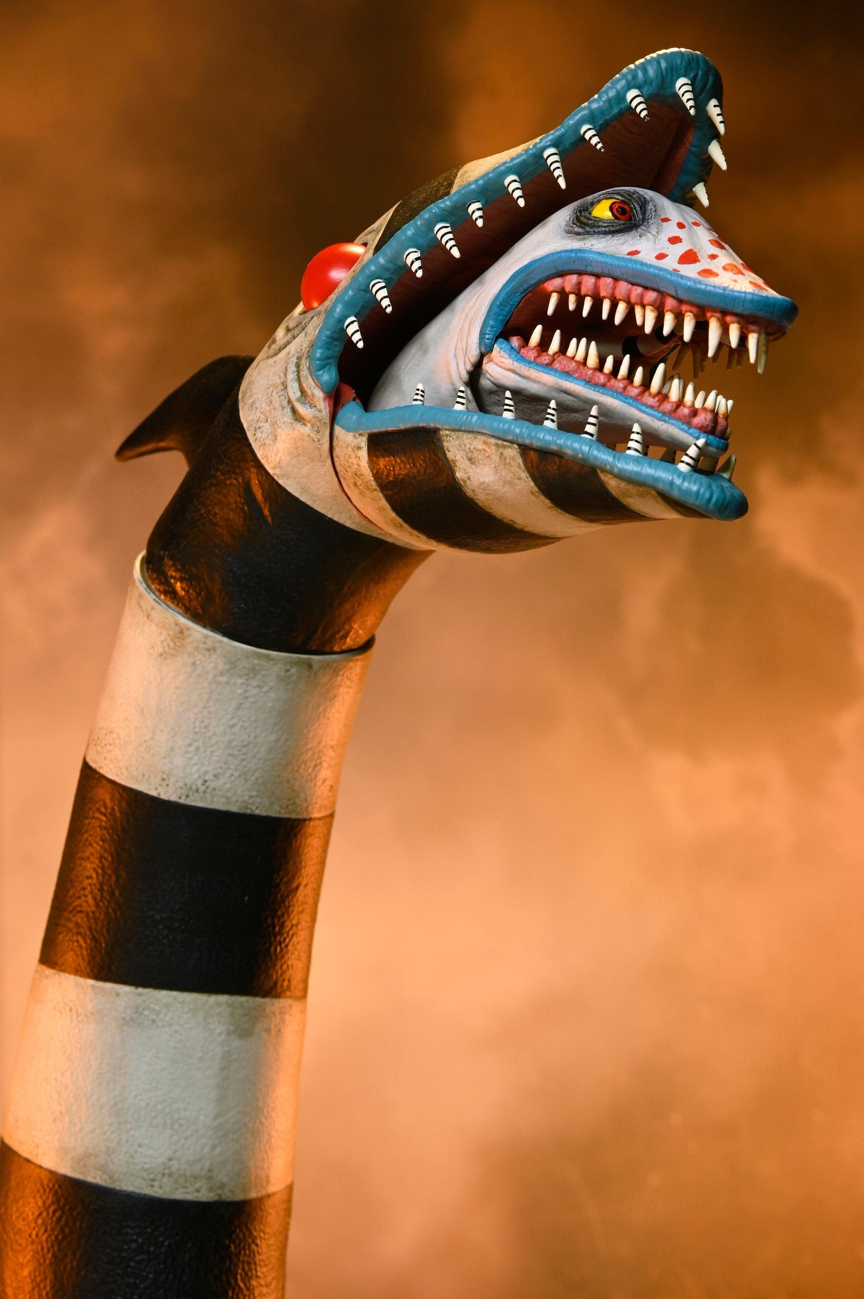 BEETLEJUICE BEETLEJUICE - ULTIMATE MATADOR BEETLEJUICE & SANDWORM 7" SCALE ACTION FIGURE 2 - PACK
