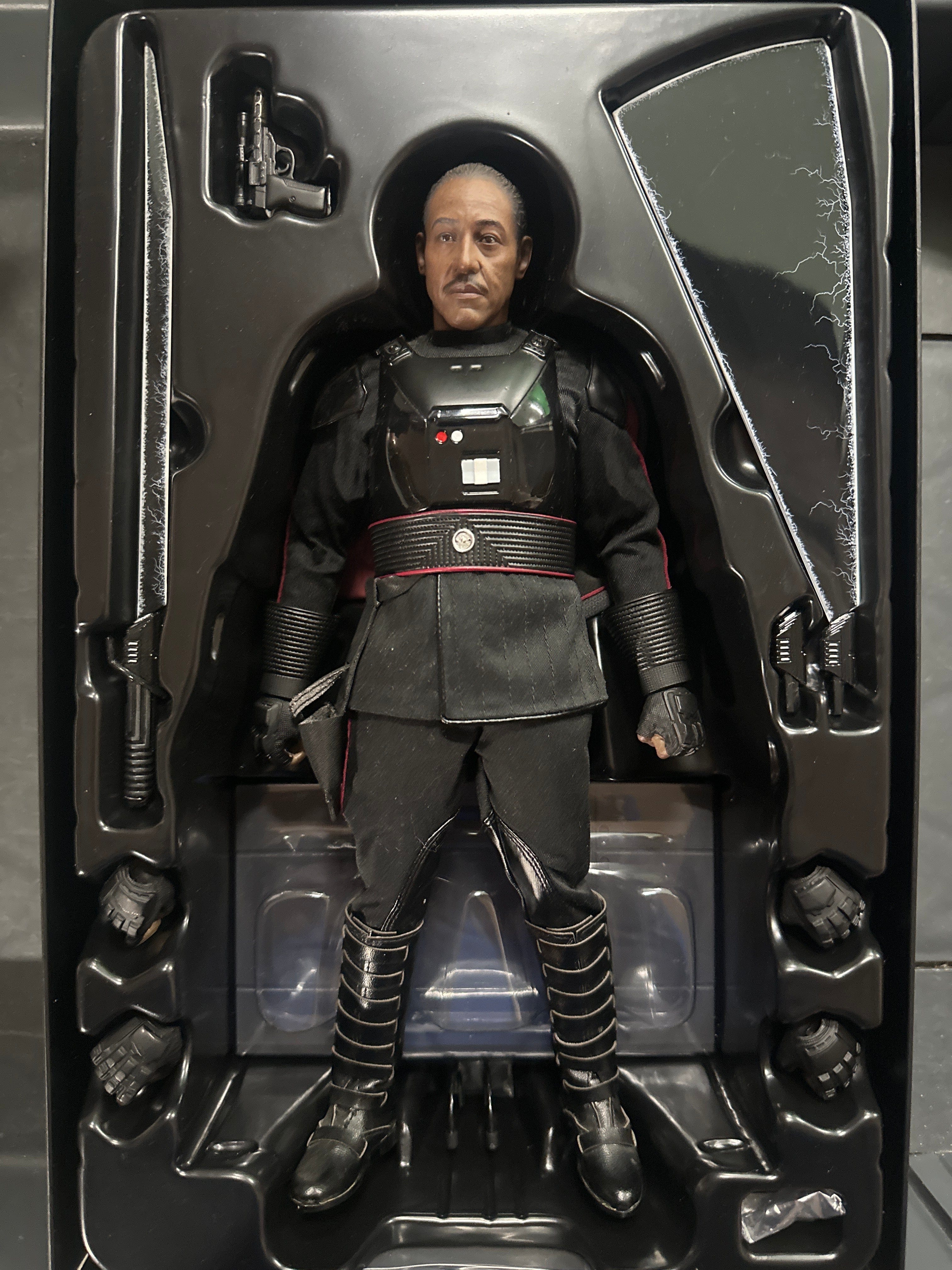 Sideshow **Open Box**Hot Toys 1/6 Scale Star Wars Moff Gideon TMS029 Action Figure