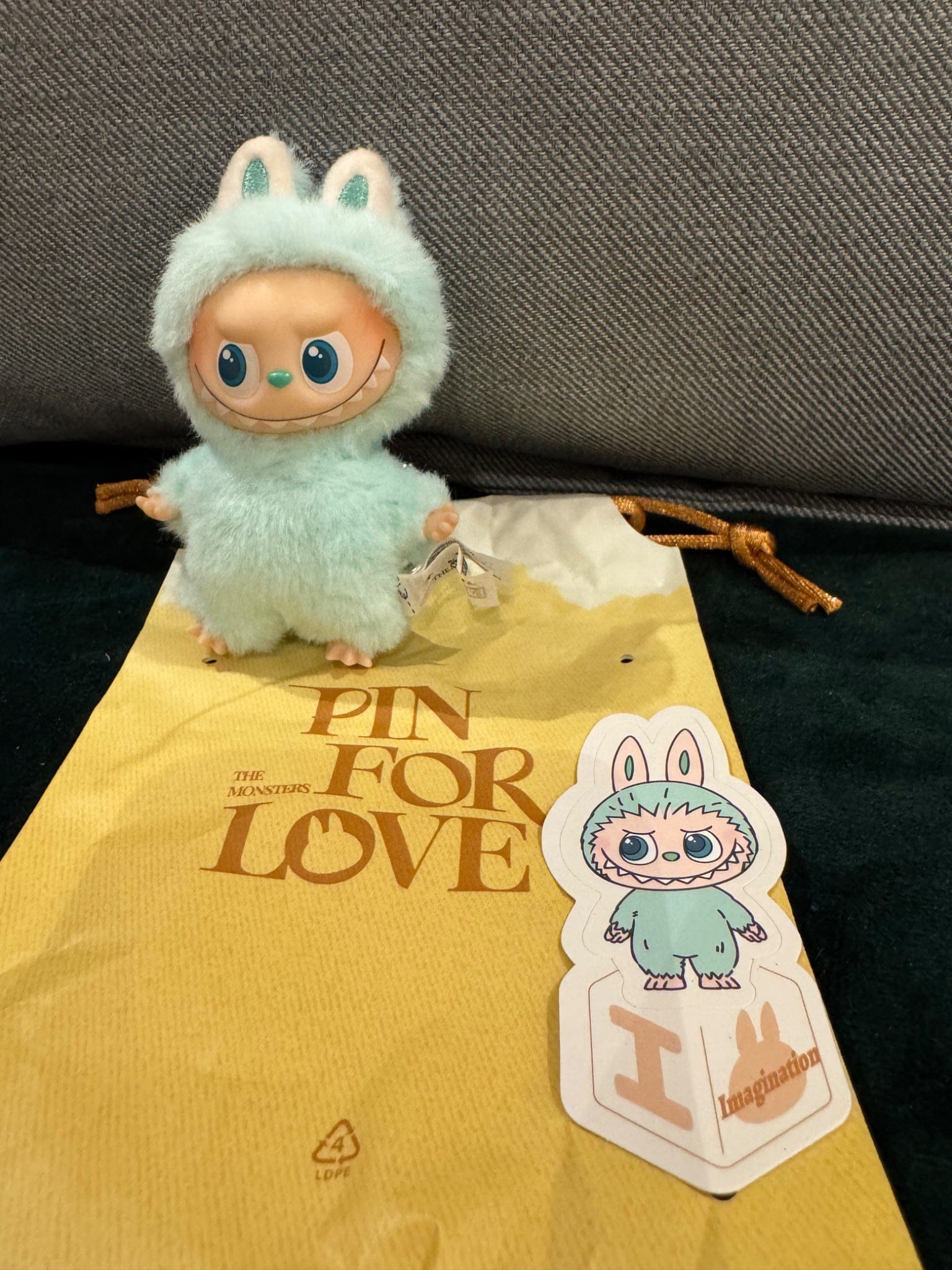 Vocci I - Labubu Pin for Love Plush - Pop Mart