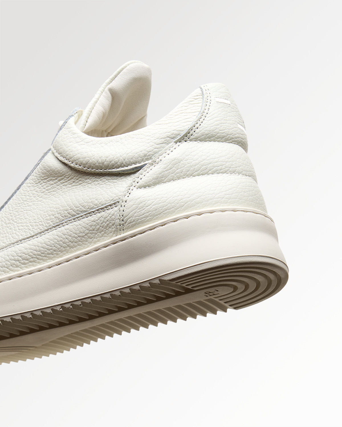 Conventional Low Top Grain Off White