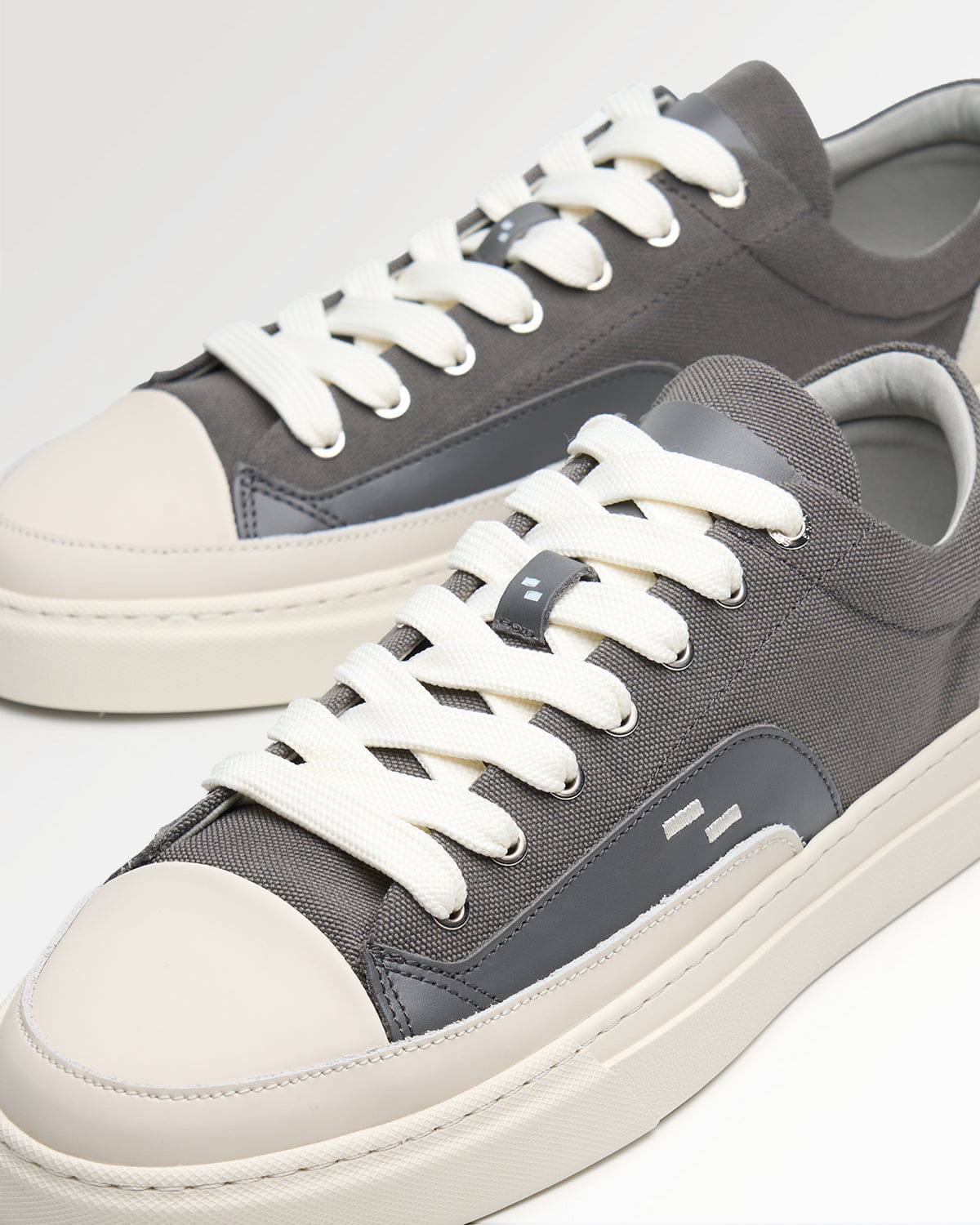 Conventional Riviera Low Dark Grey