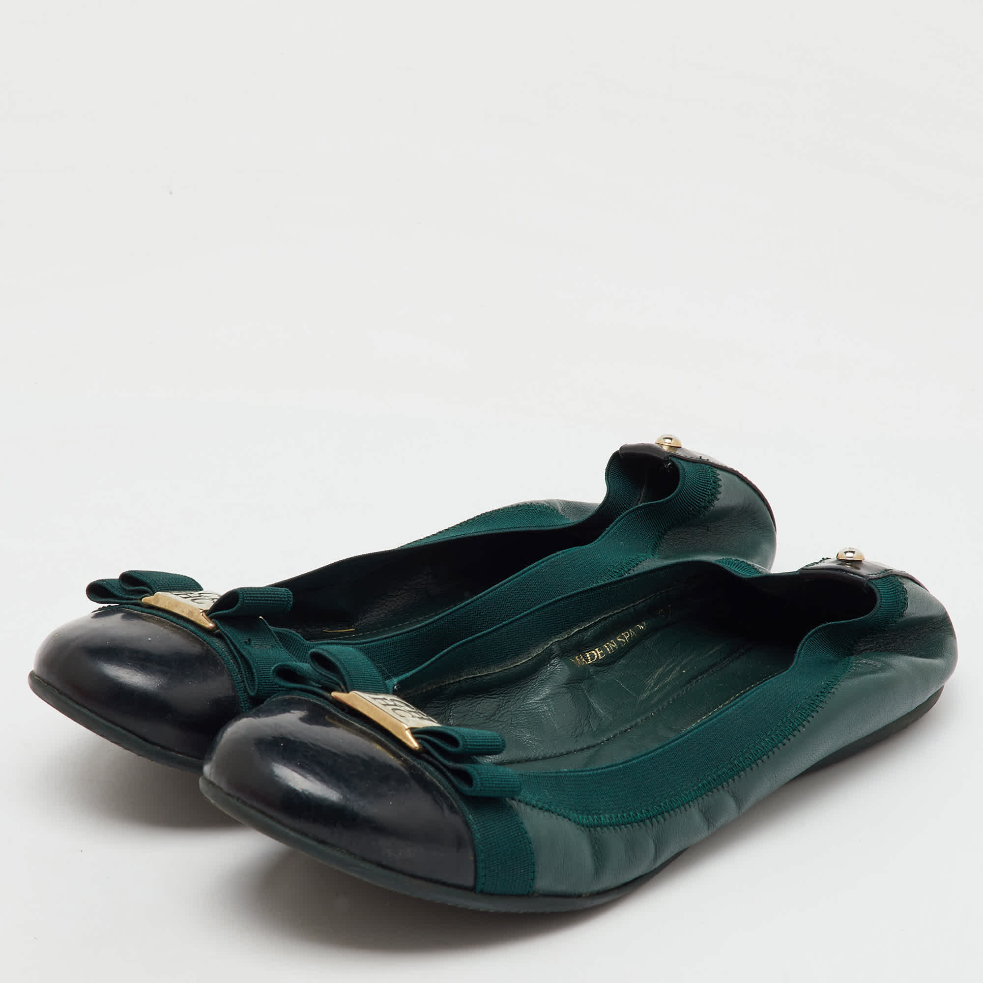 Ch Carolina Herrera Green/black Patent And Leather Bow Ballet Flats