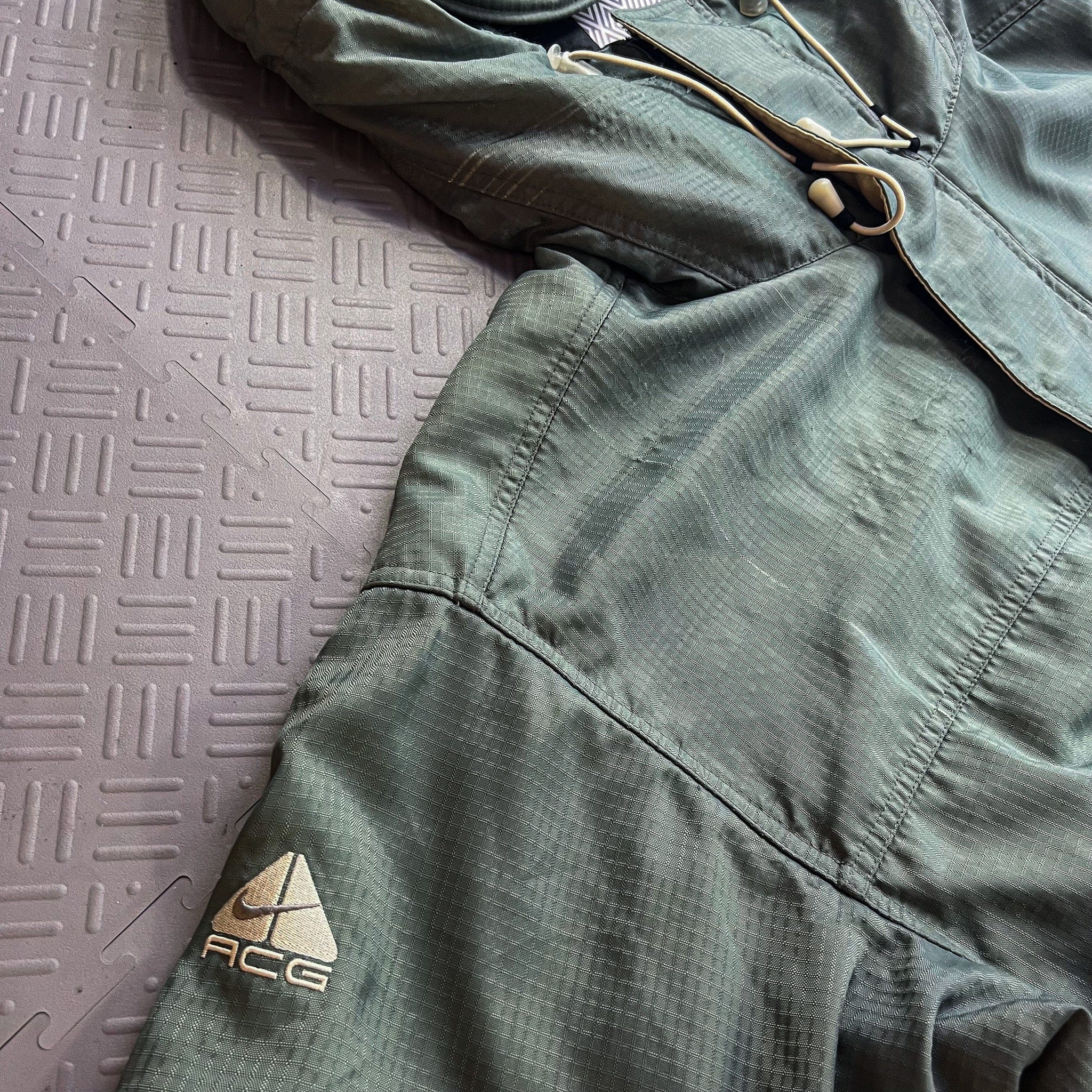 Nike ACG Vintage 2000's Nike ACG Windbreaker Jacket (XL)