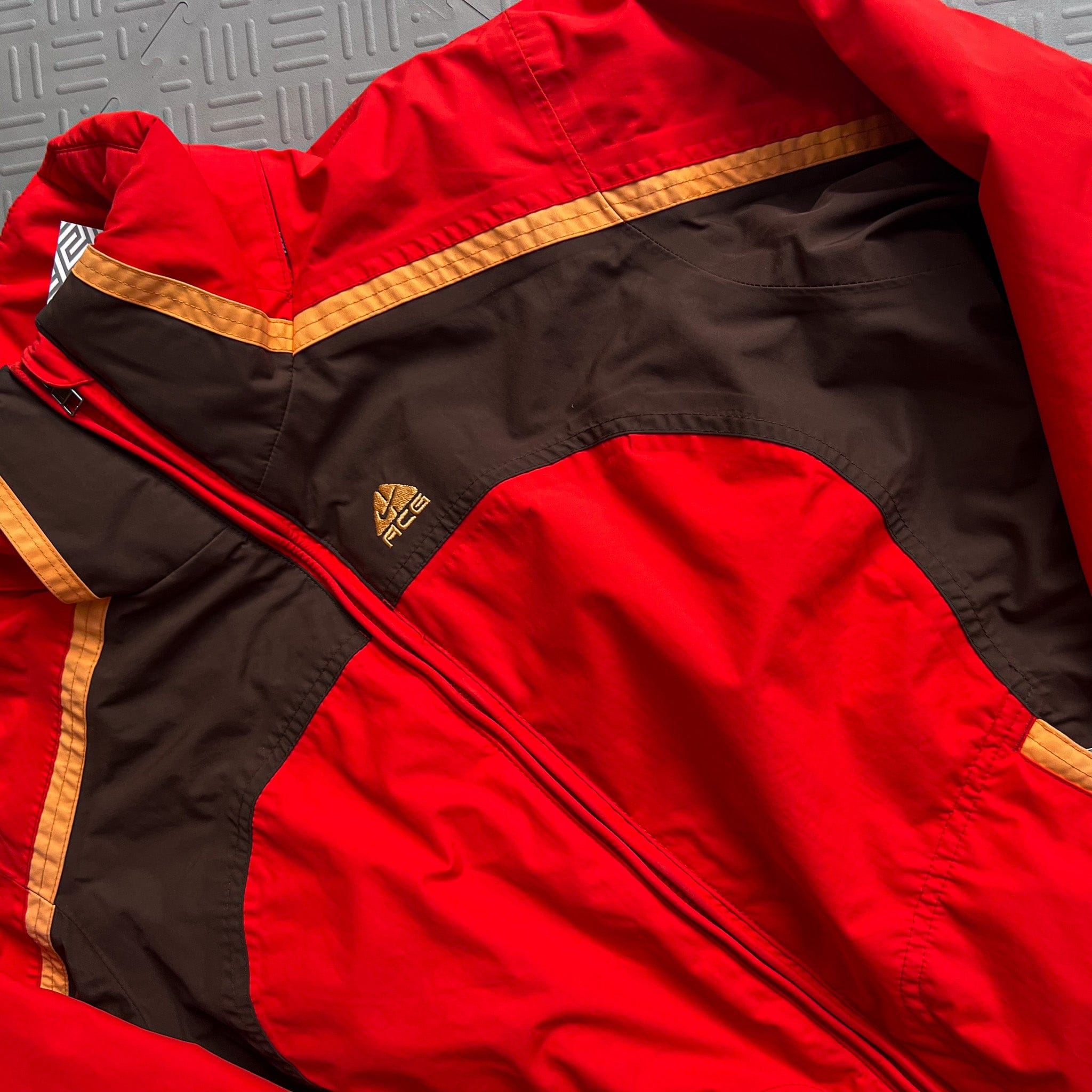 Nike ACG Vintage 2000's Nike ACG Brown Red Jacket (M)
