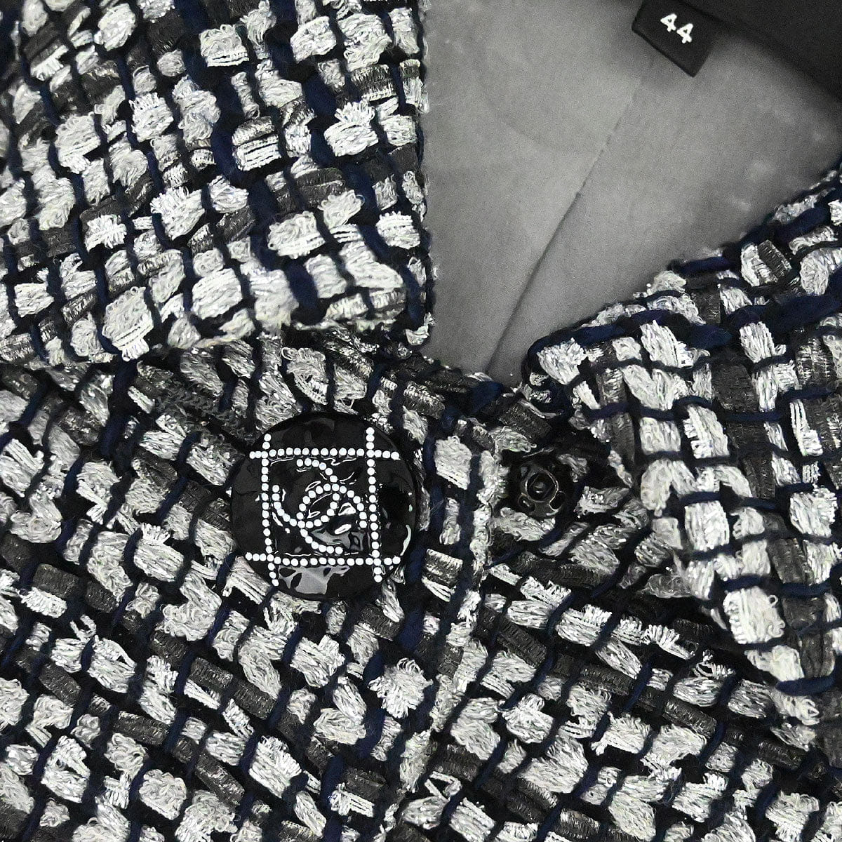AMORE Vintage Tokyo Chanel 2018 - 2019 Single Breasted Tweed Jacket Gray #44