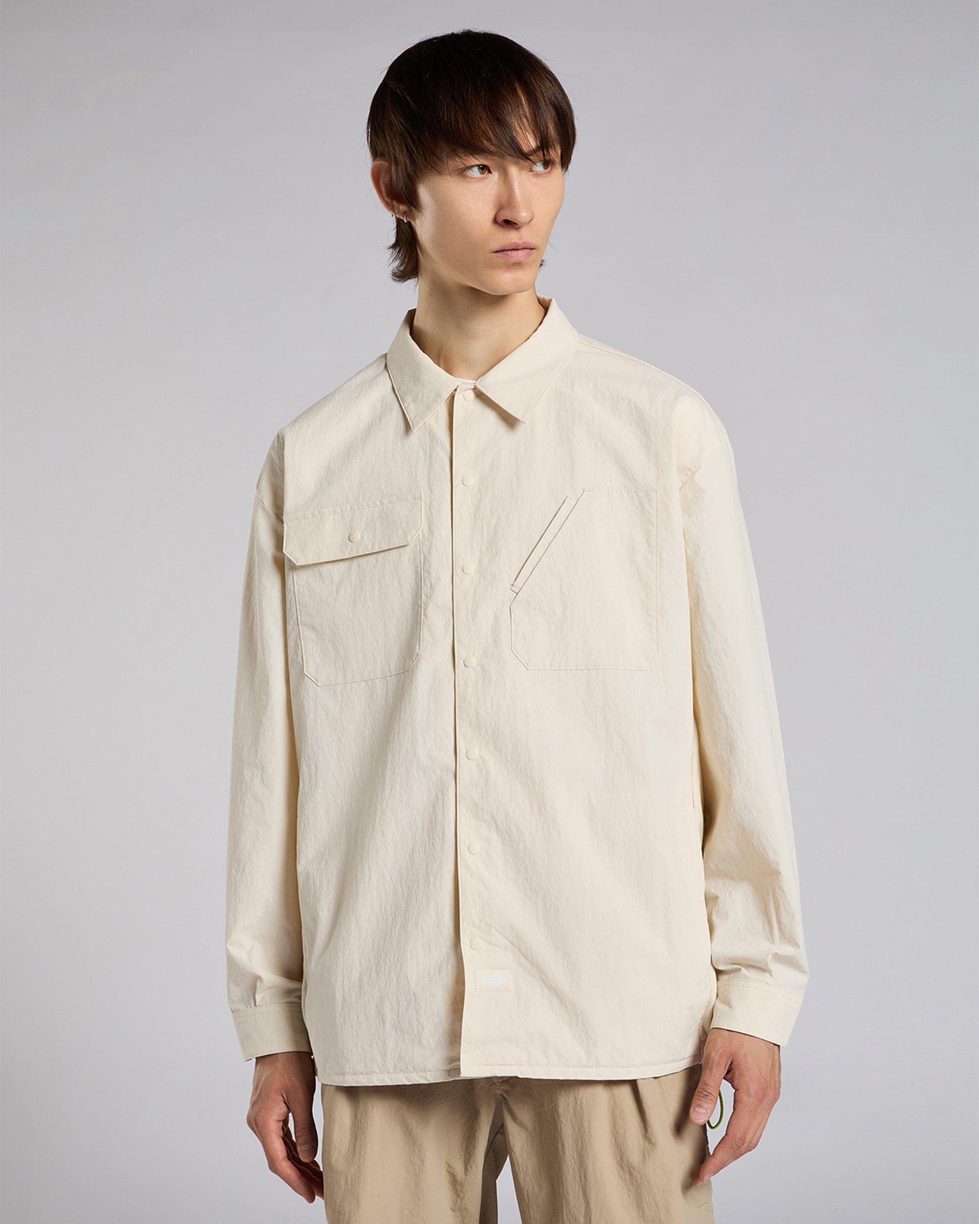 Dickies Chaqueta ligera Oversize Dickies x Tokyo Design Collective Men's Oversized Fit Pieced Workshirt Jacket para hombre