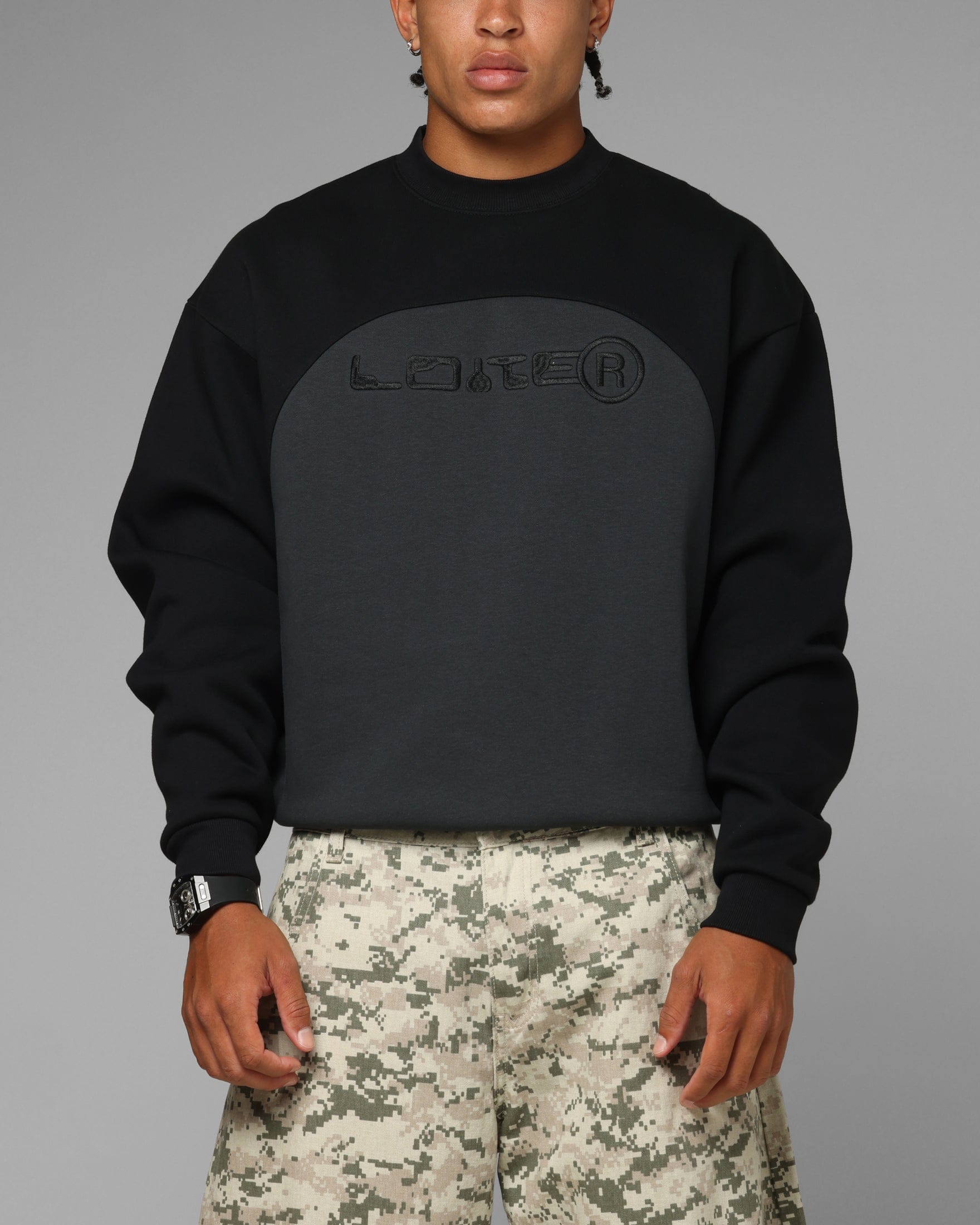 Loiter 4K Panel Crewneck Black