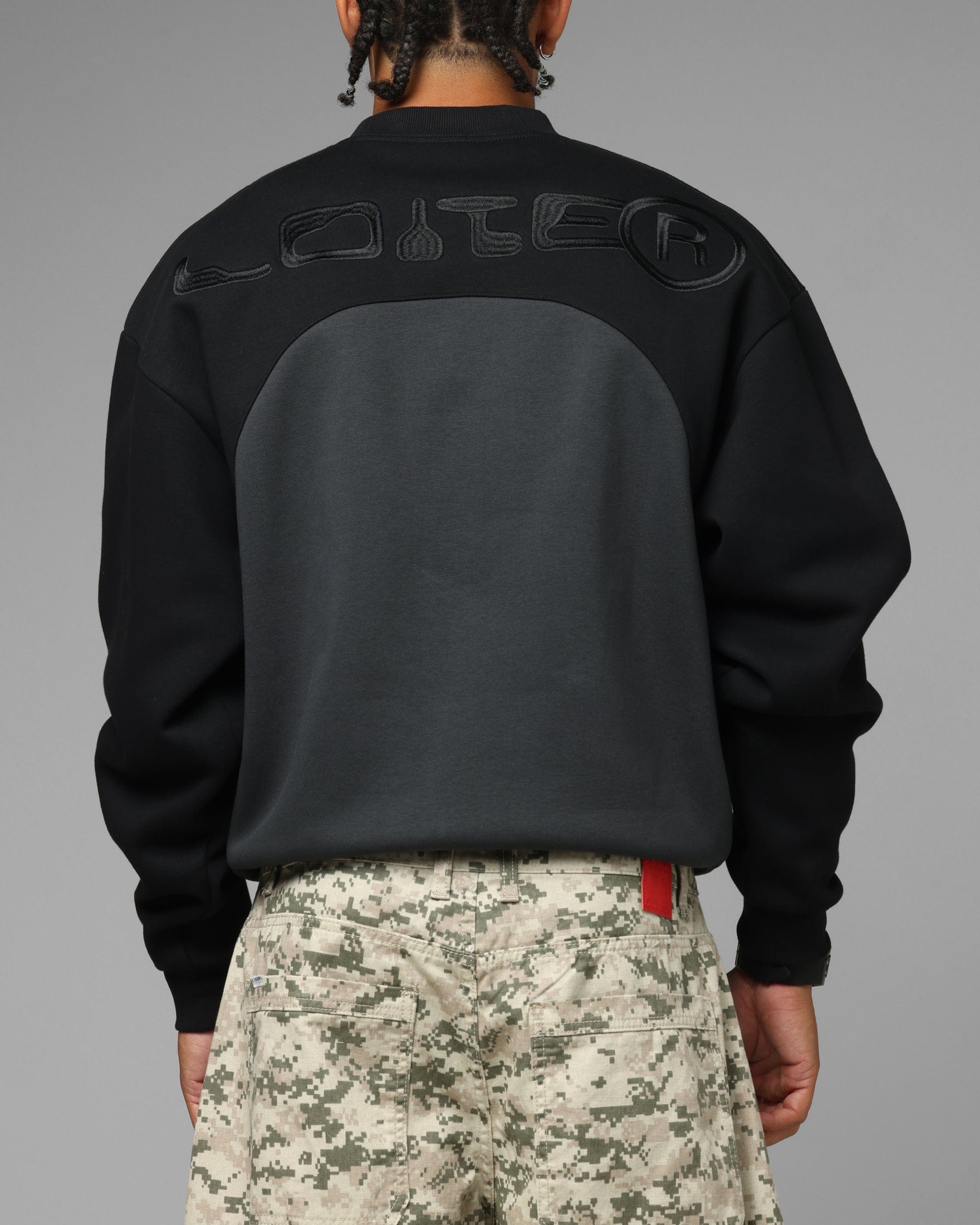 Loiter 4K Panel Crewneck Black