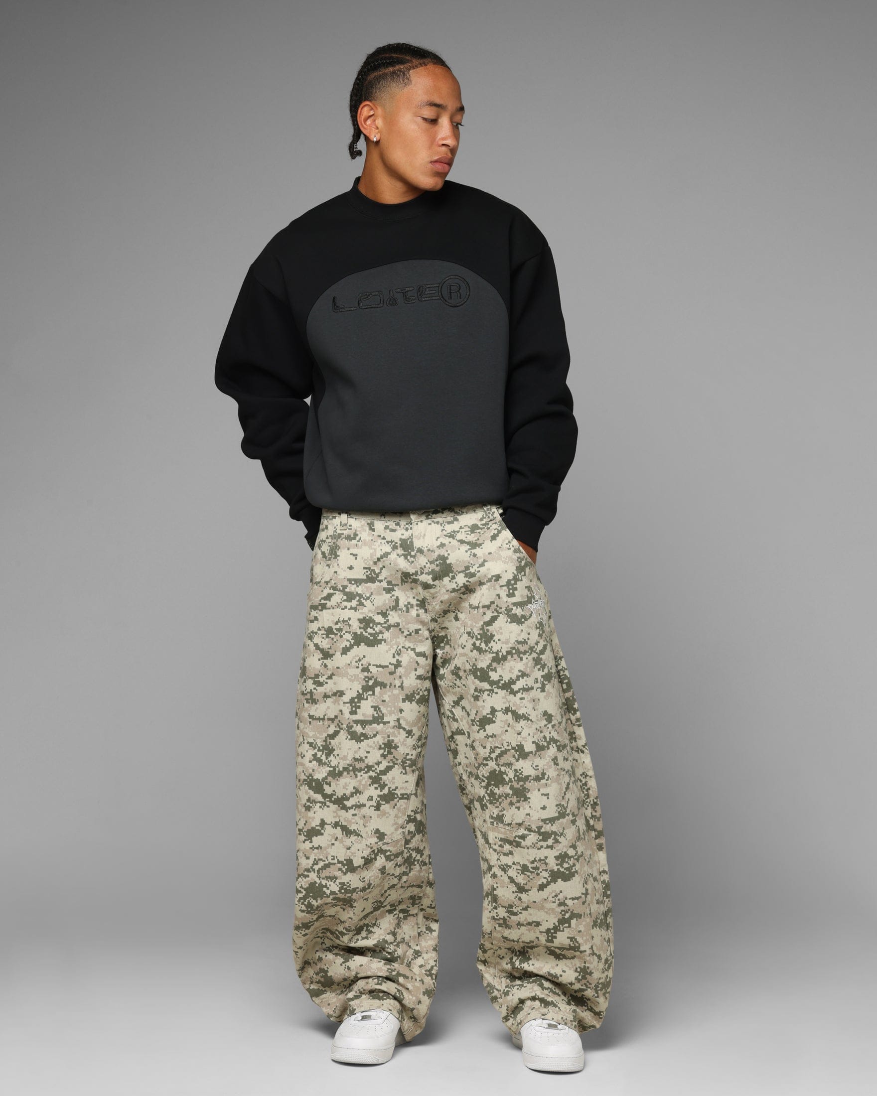 Loiter 4K Panel Crewneck Black