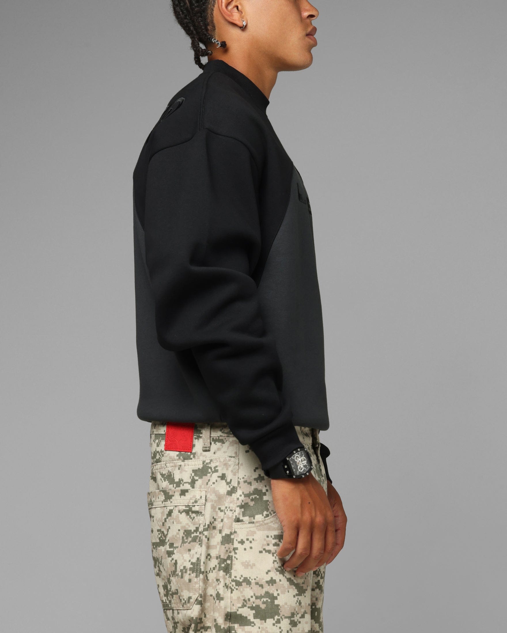 Loiter 4K Panel Crewneck Black