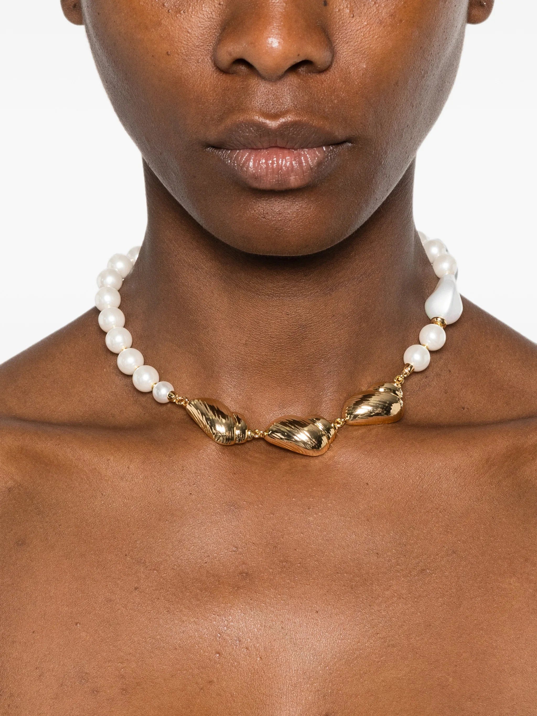 Self-Portrait shell - detail faux - pearl necklace